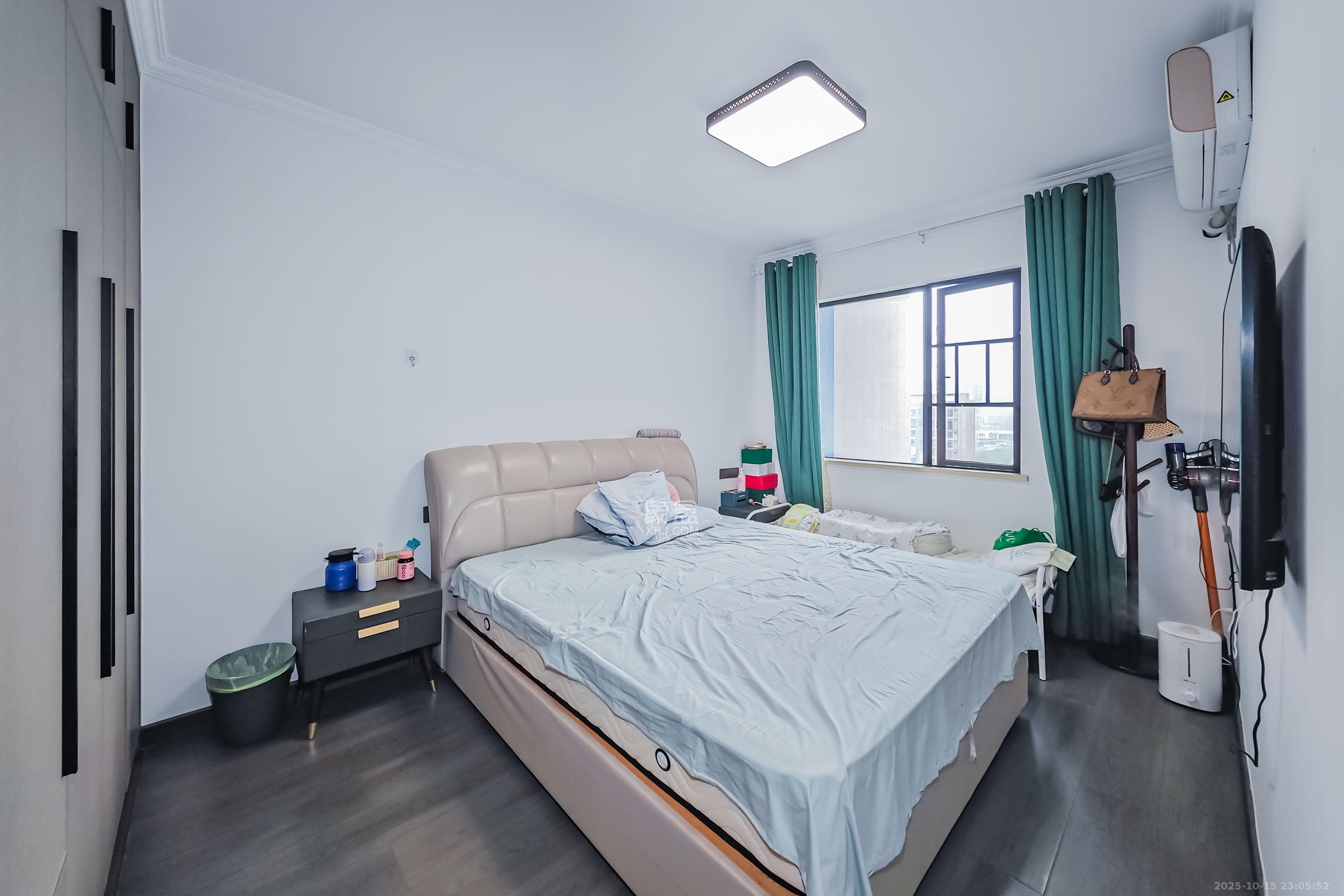 五江天街北区  4室2厅2卫    127.0万卧室