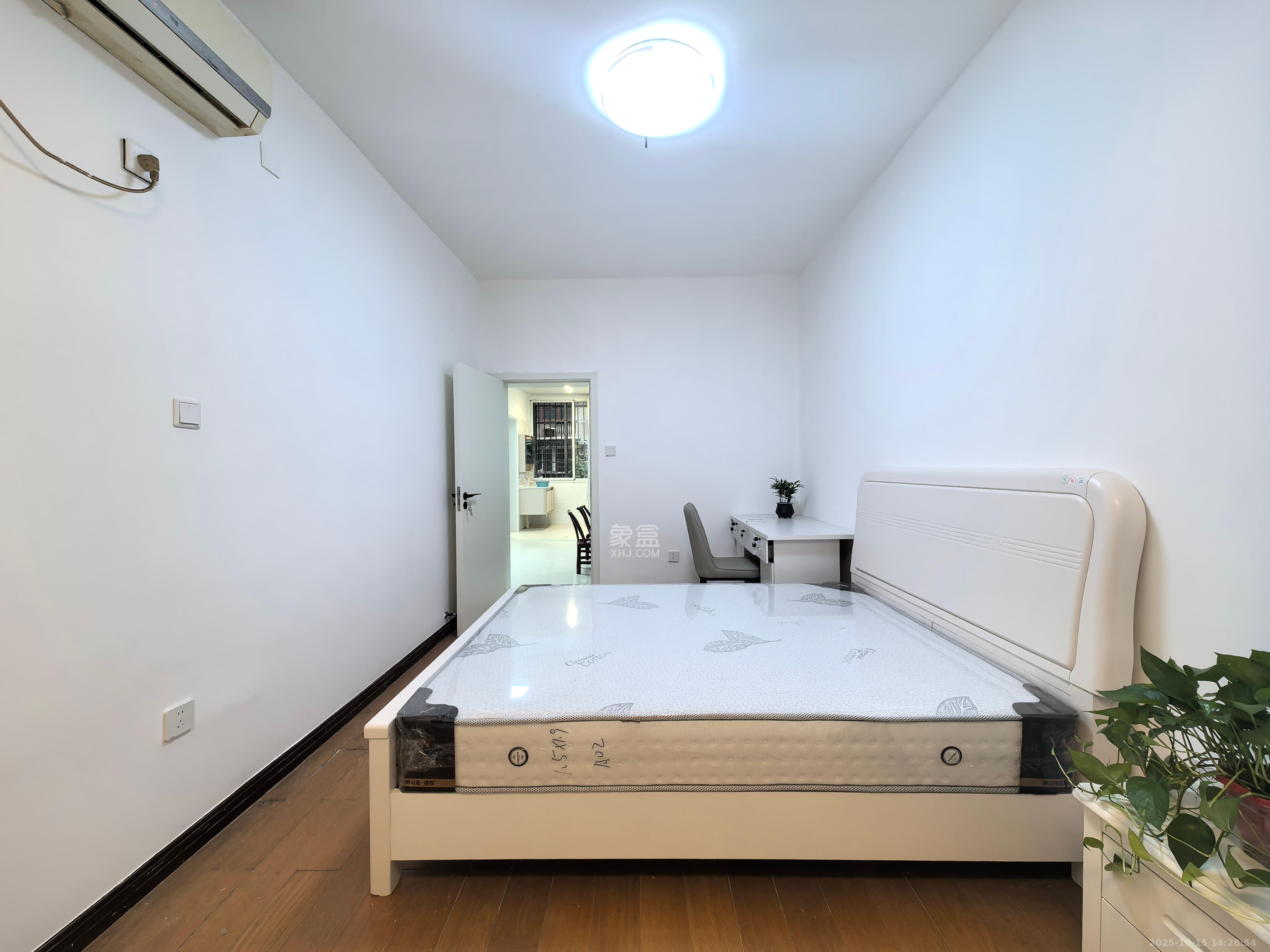 演出公司宿舍  2室1厅1卫    2600.0元/月 演出公司宿舍  2室1厅1卫    2600.0元/月室内图