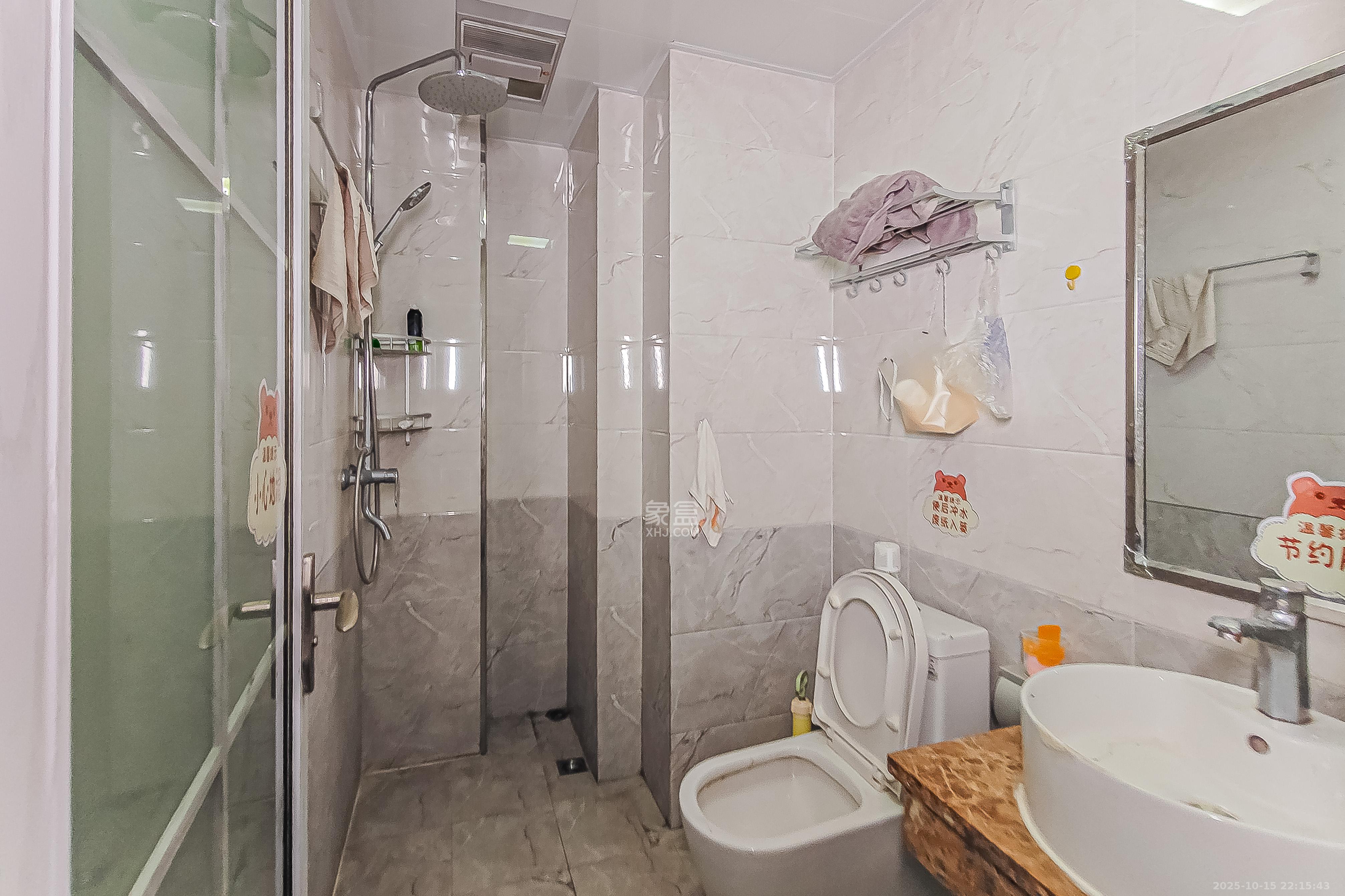 第六都（陆都小区）  1室1厅1卫    40.0万卫生间