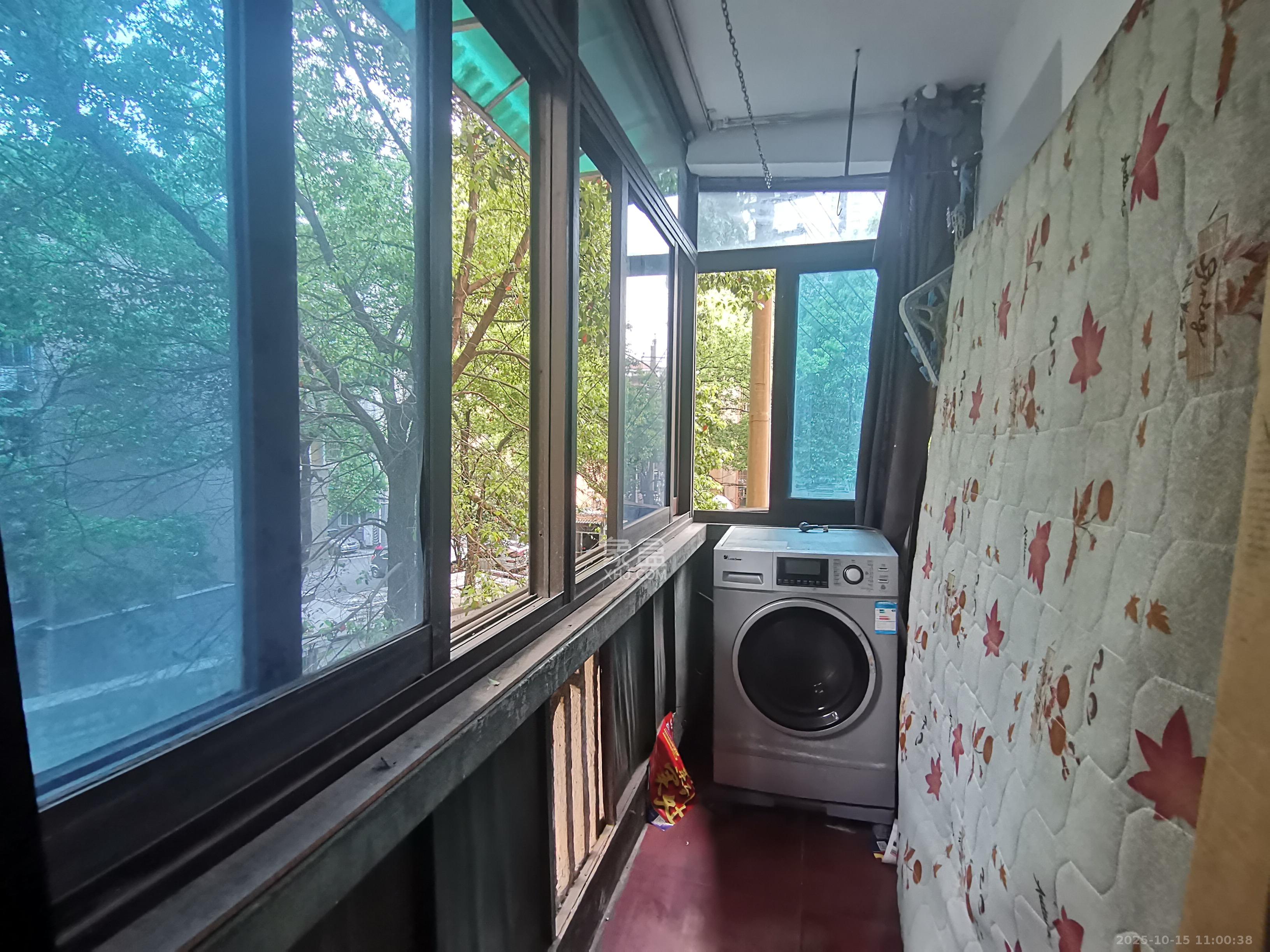 赤岗小区(一二三片)  2室1厅1卫    1300.0元/月 赤岗小区(一二三片)  2室1厅1卫    1300.0元/月室内图