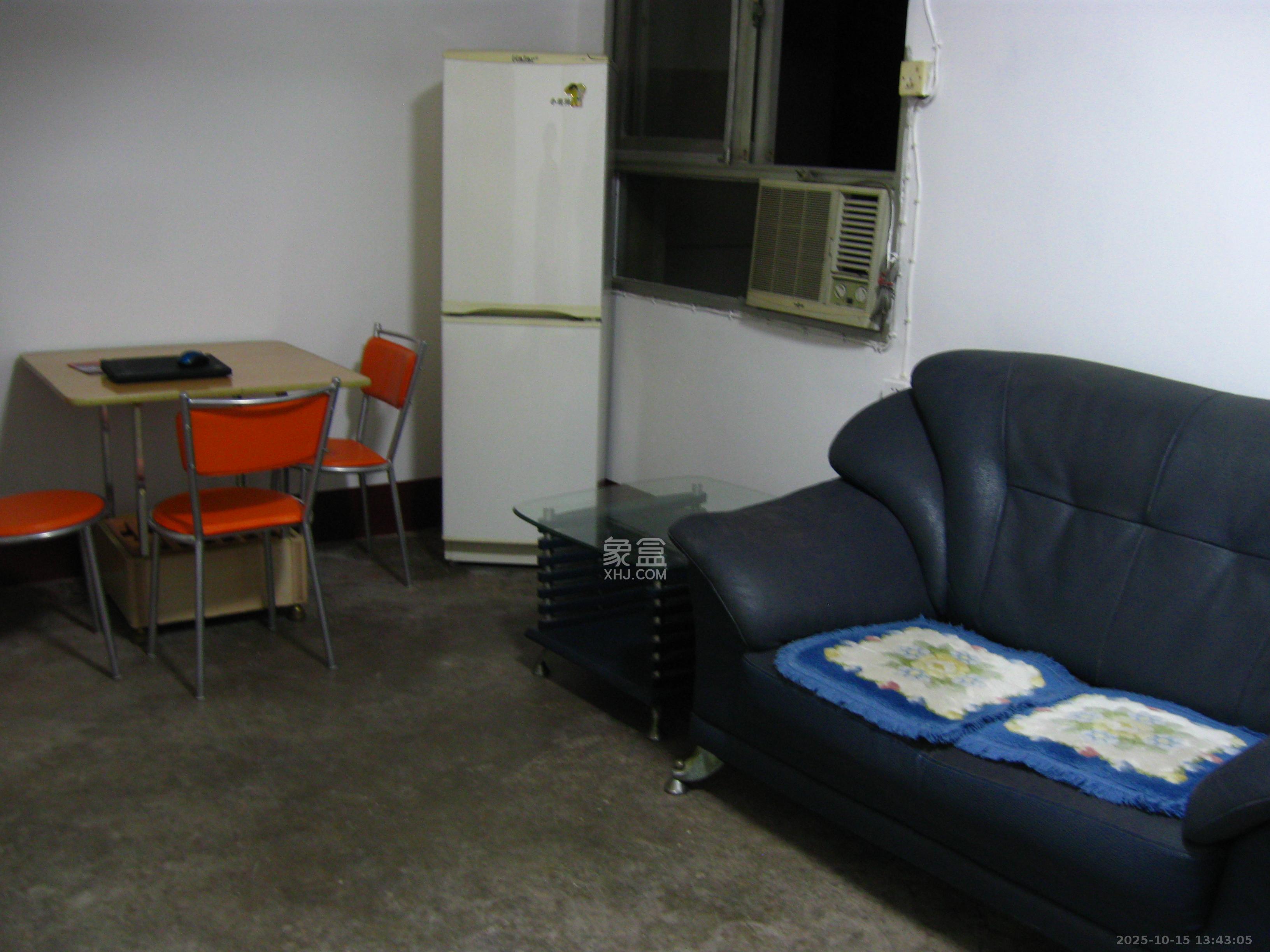 陈家湖小区  3室1厅1卫    1800.0元/月室内图1