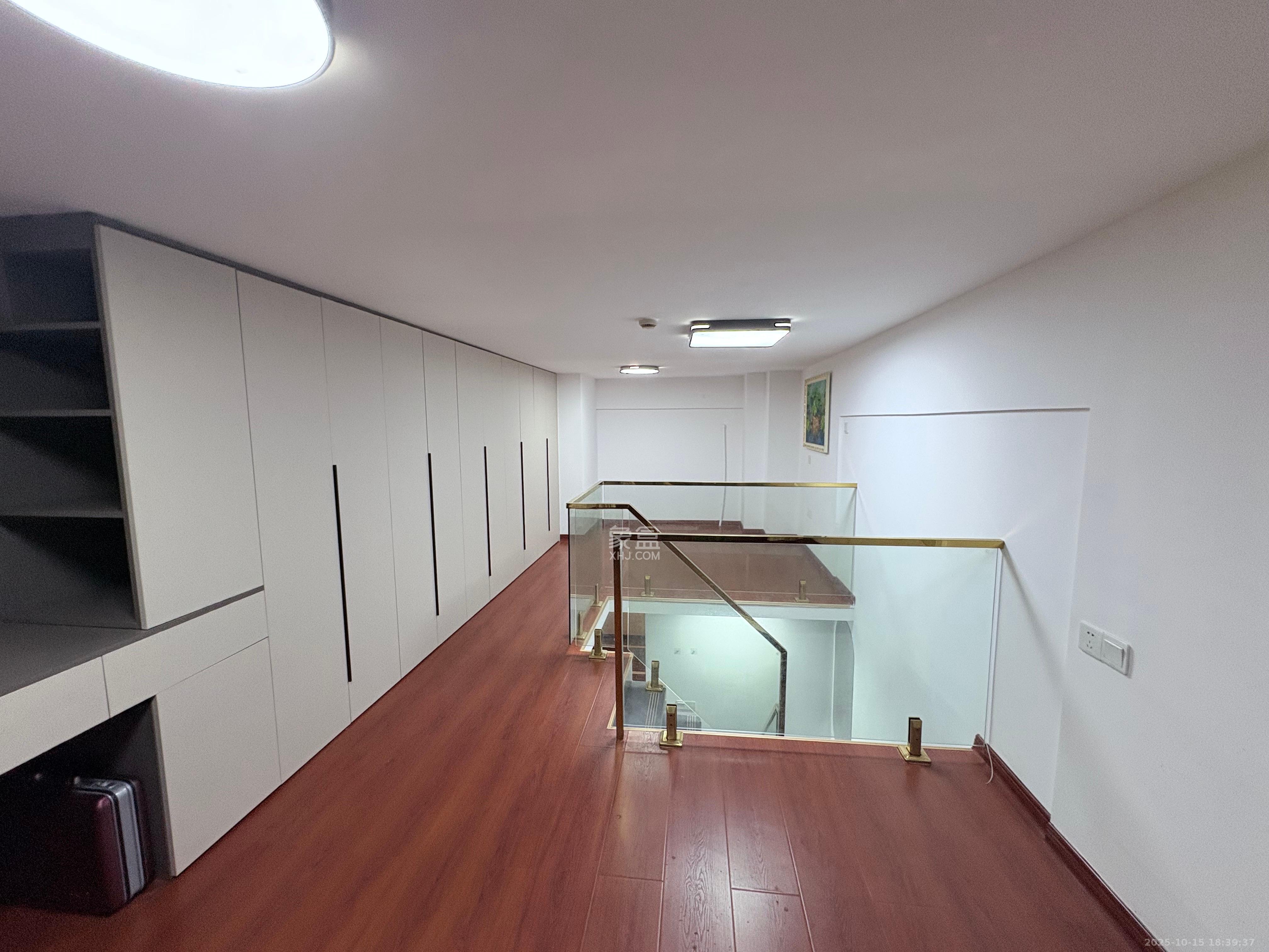 达美溪湖湾  1室1厅1卫    2500.0元/月室内图
