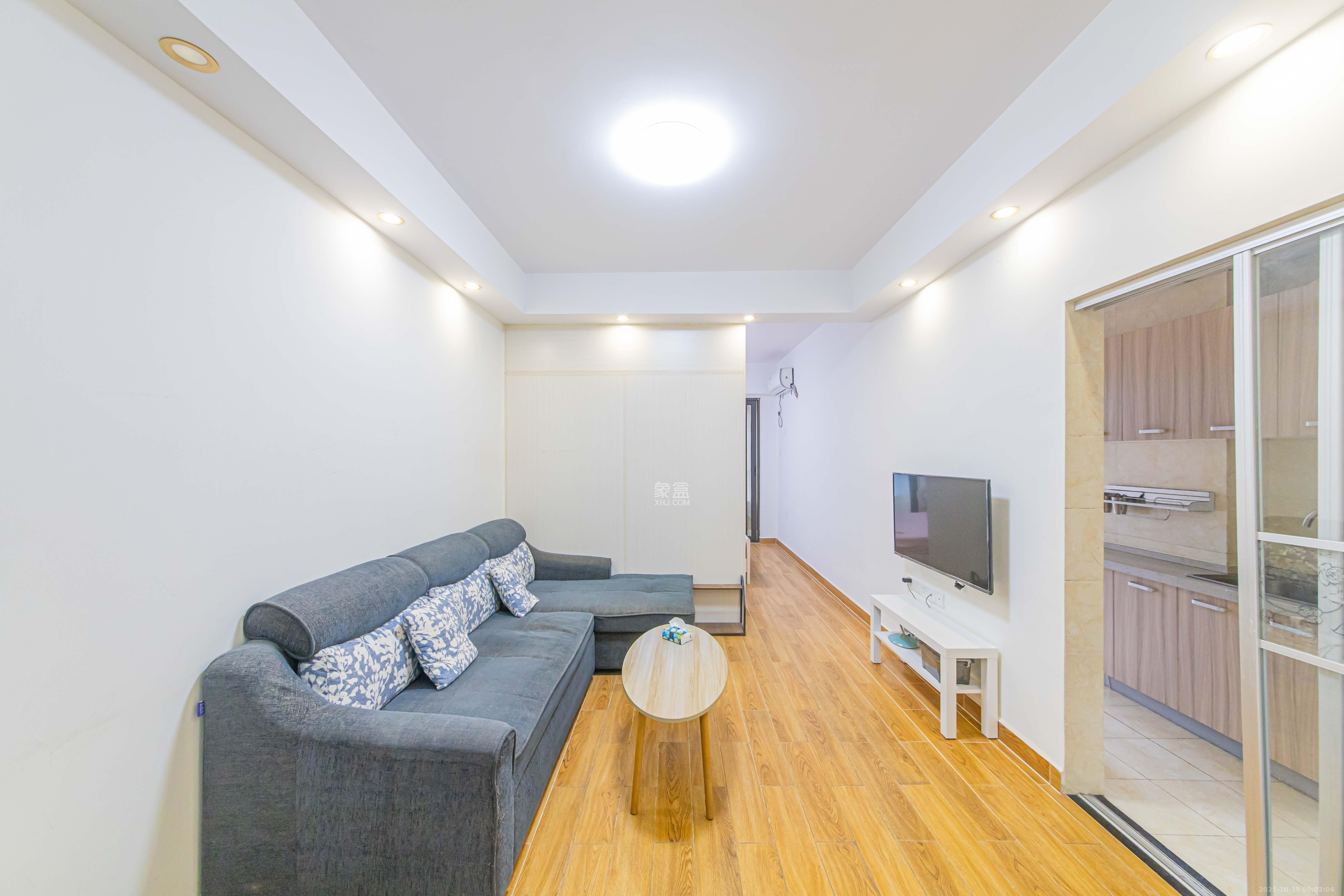 中信凯旋蓝岸(中信新城三期) 1室1厅1卫 30.0万 中信凯旋蓝岸(中信新城三期) 1室1厅1卫 30.0万客厅