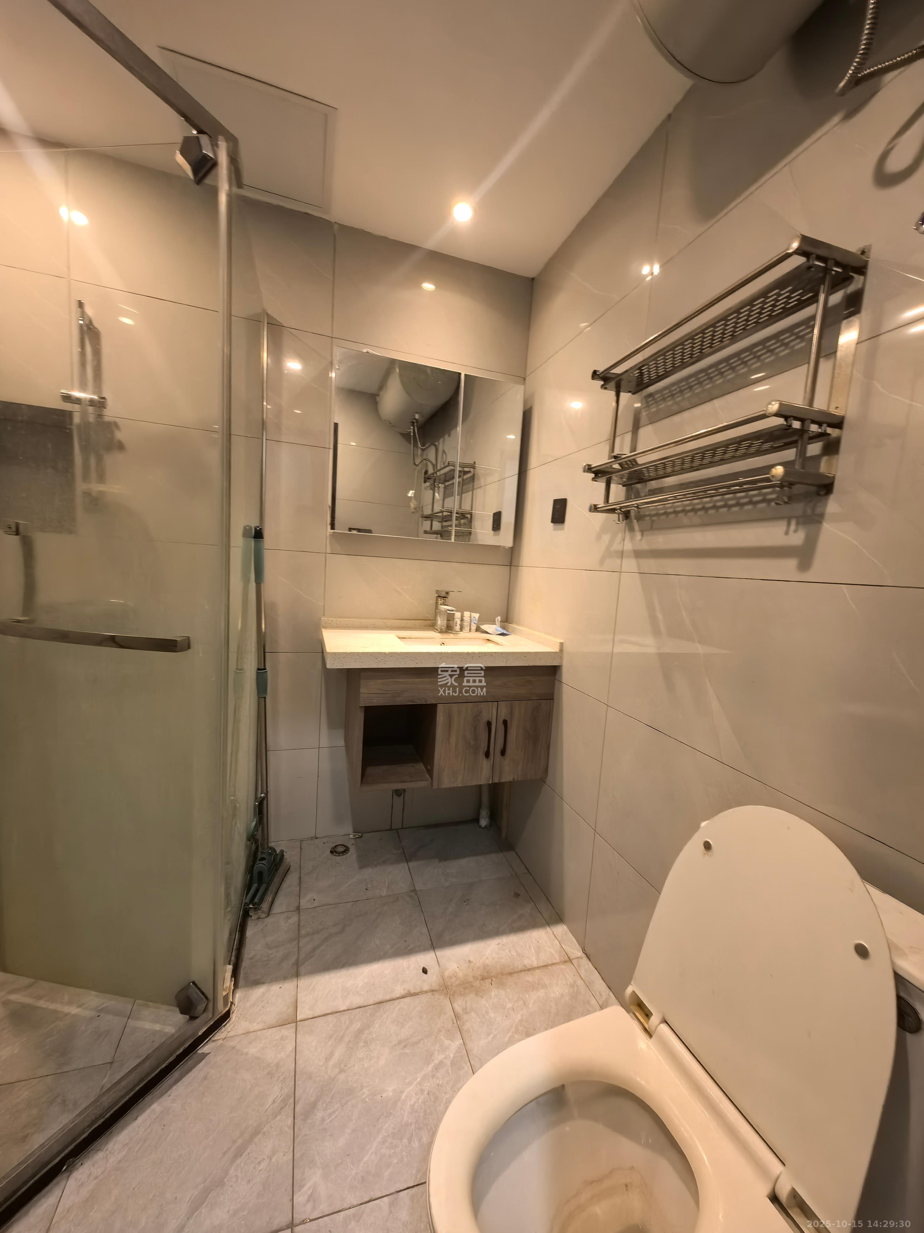 公园9号大都会 1室1厅1卫 2300.0元/月 公园9号大都会 1室1厅1卫 2300.0元/月室内图