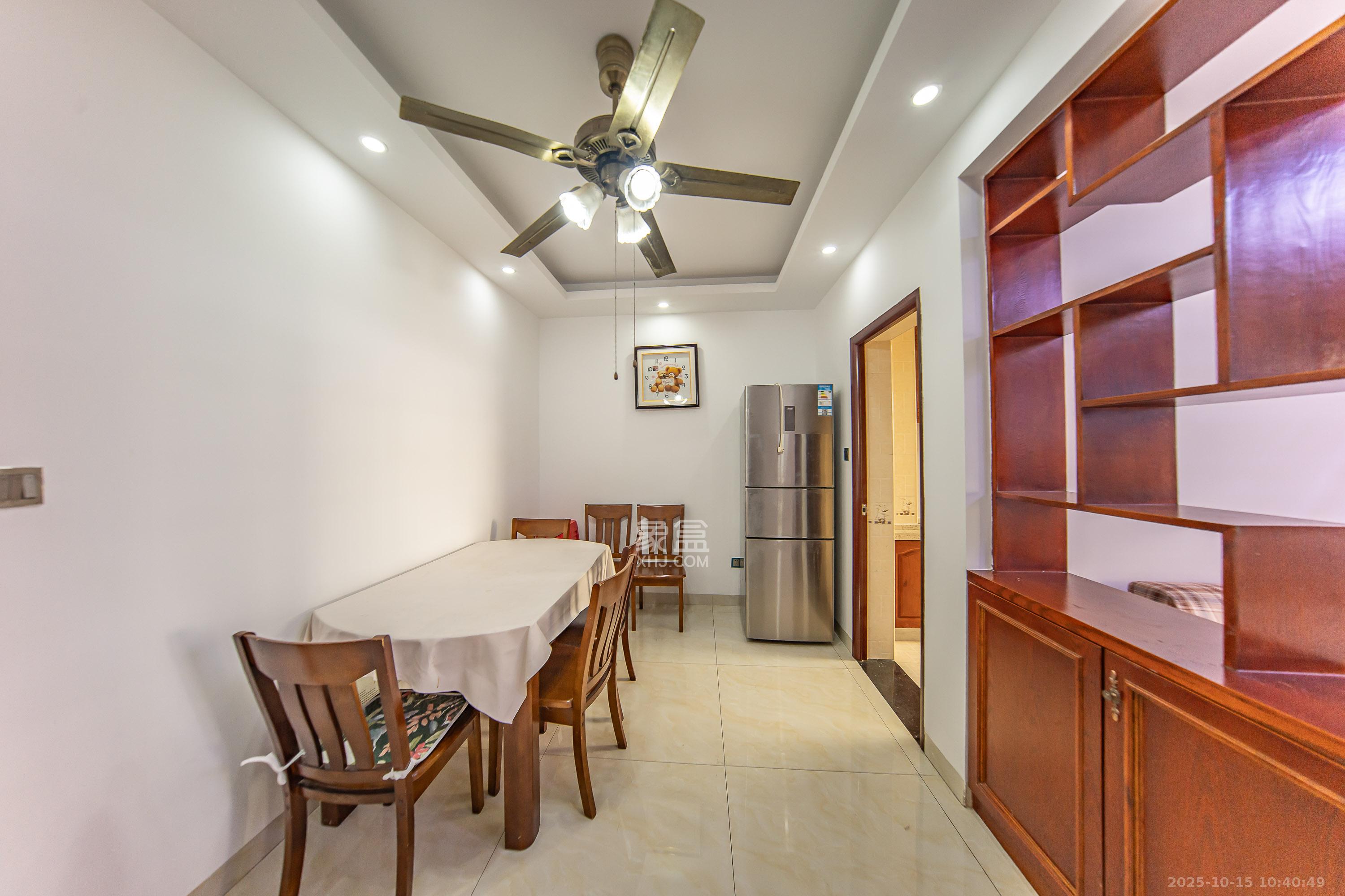 湘桥佳苑  3室2厅2卫    2300.0元/月室内图