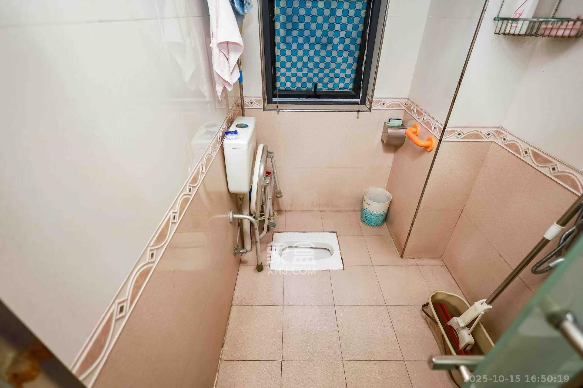 莱茵城  3室2厅1卫    2000.0元/月室内图