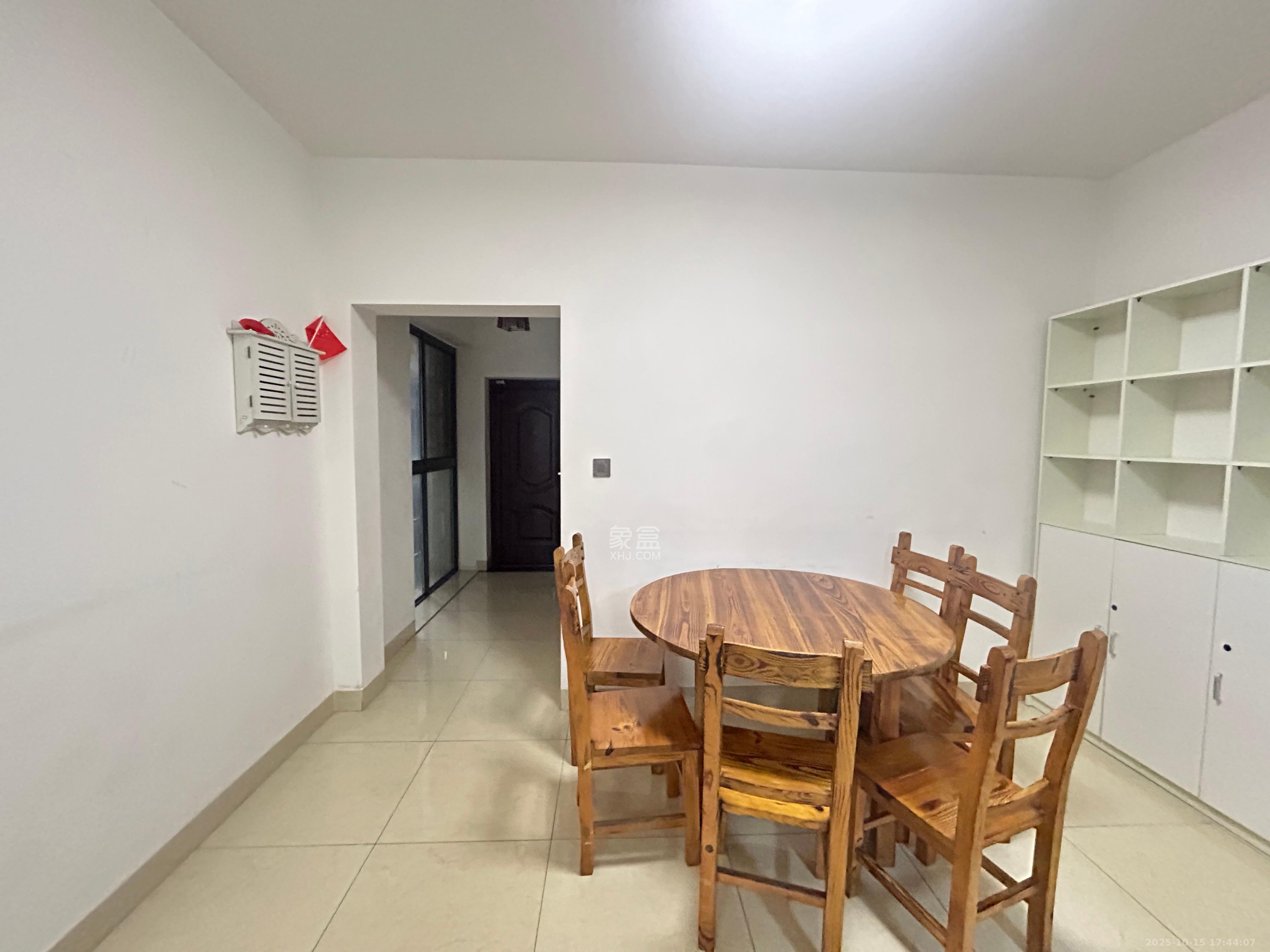 湘桥佳苑  3室2厅1卫    2400.0元/月室内图