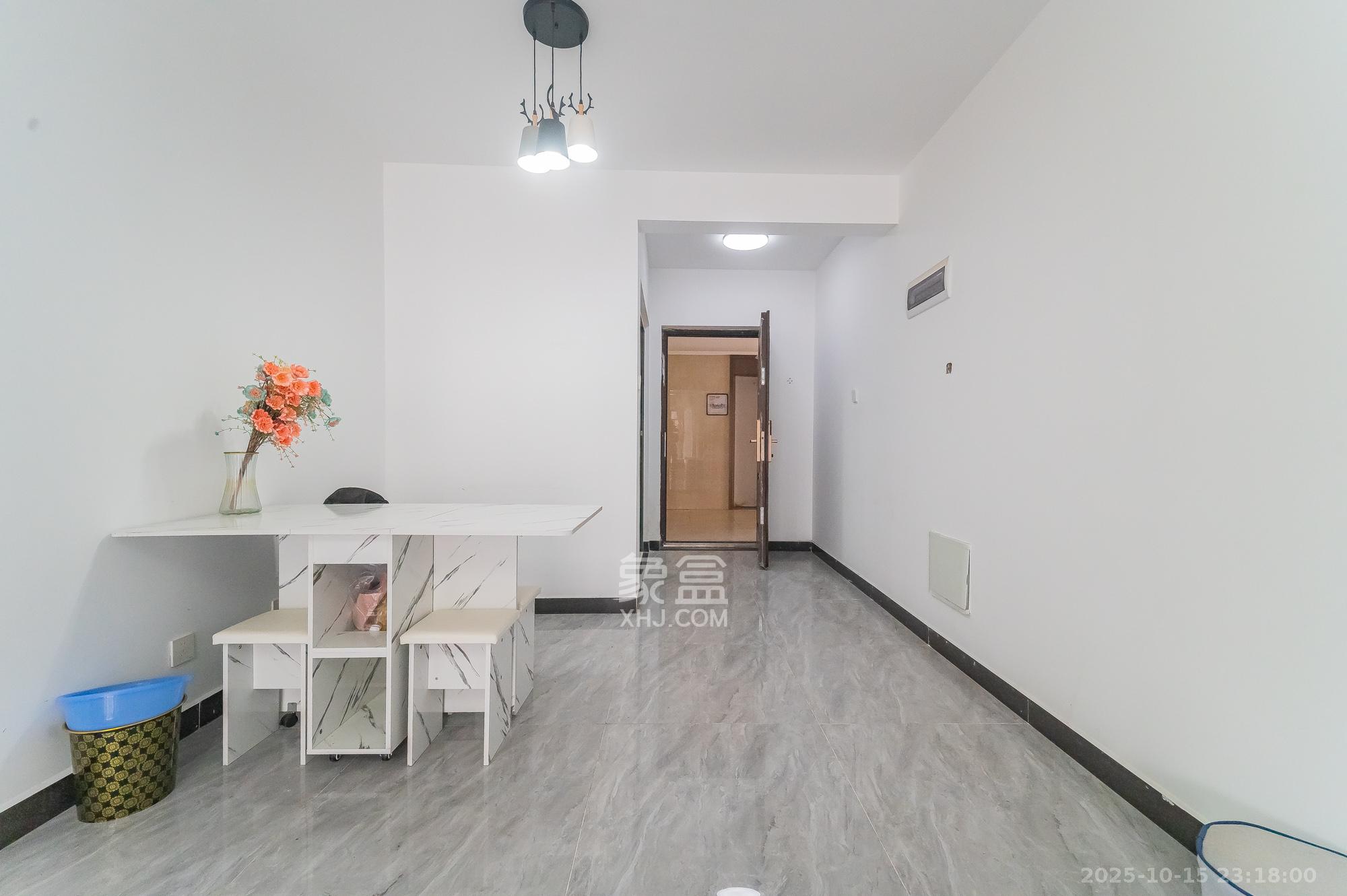 兴进珺府  3室2厅1卫    78.8万 兴进珺府  3室2厅1卫    78.8万客厅