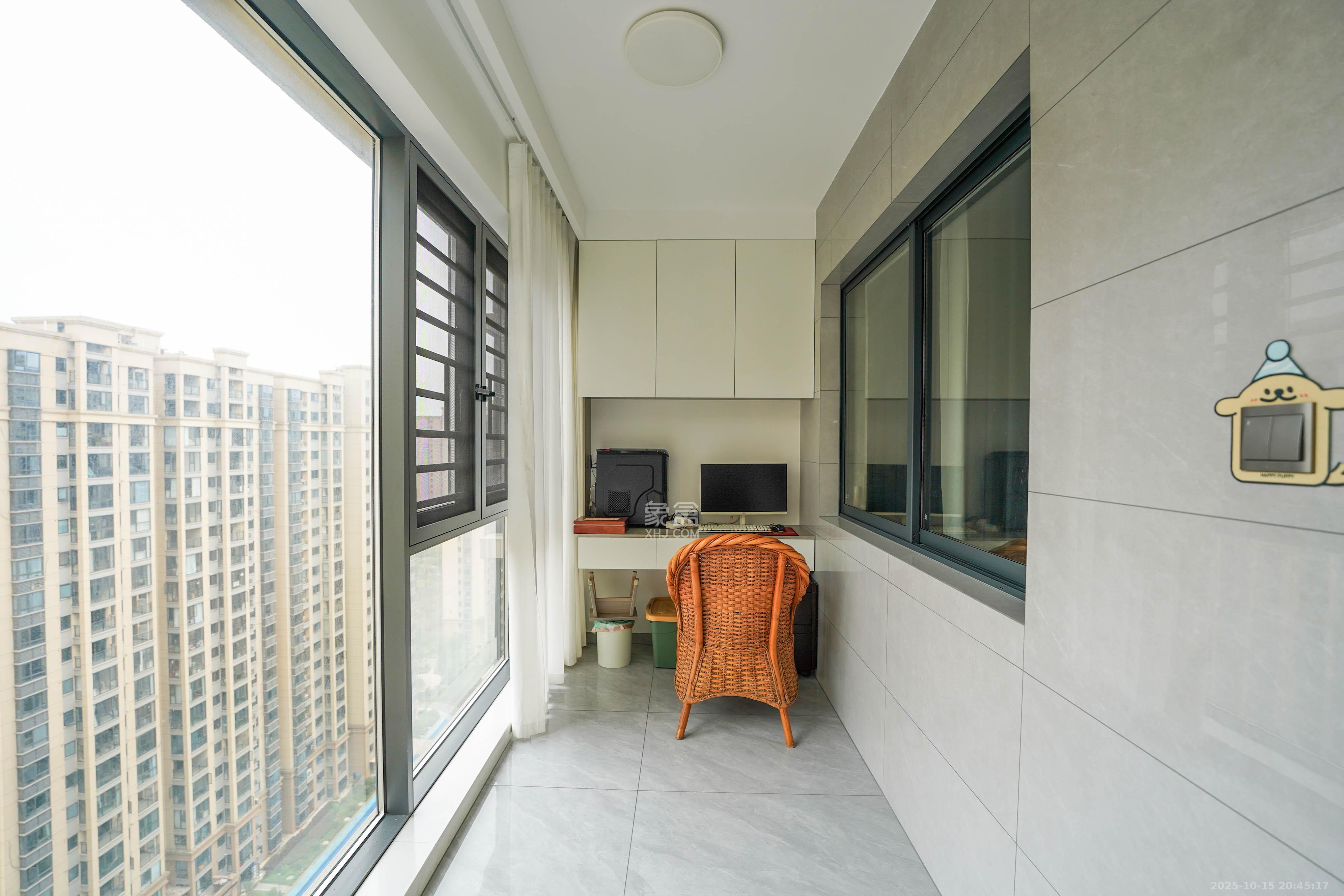 丽发新城  5室2厅2卫    145.0万 丽发新城  5室2厅2卫    145.0万阳台