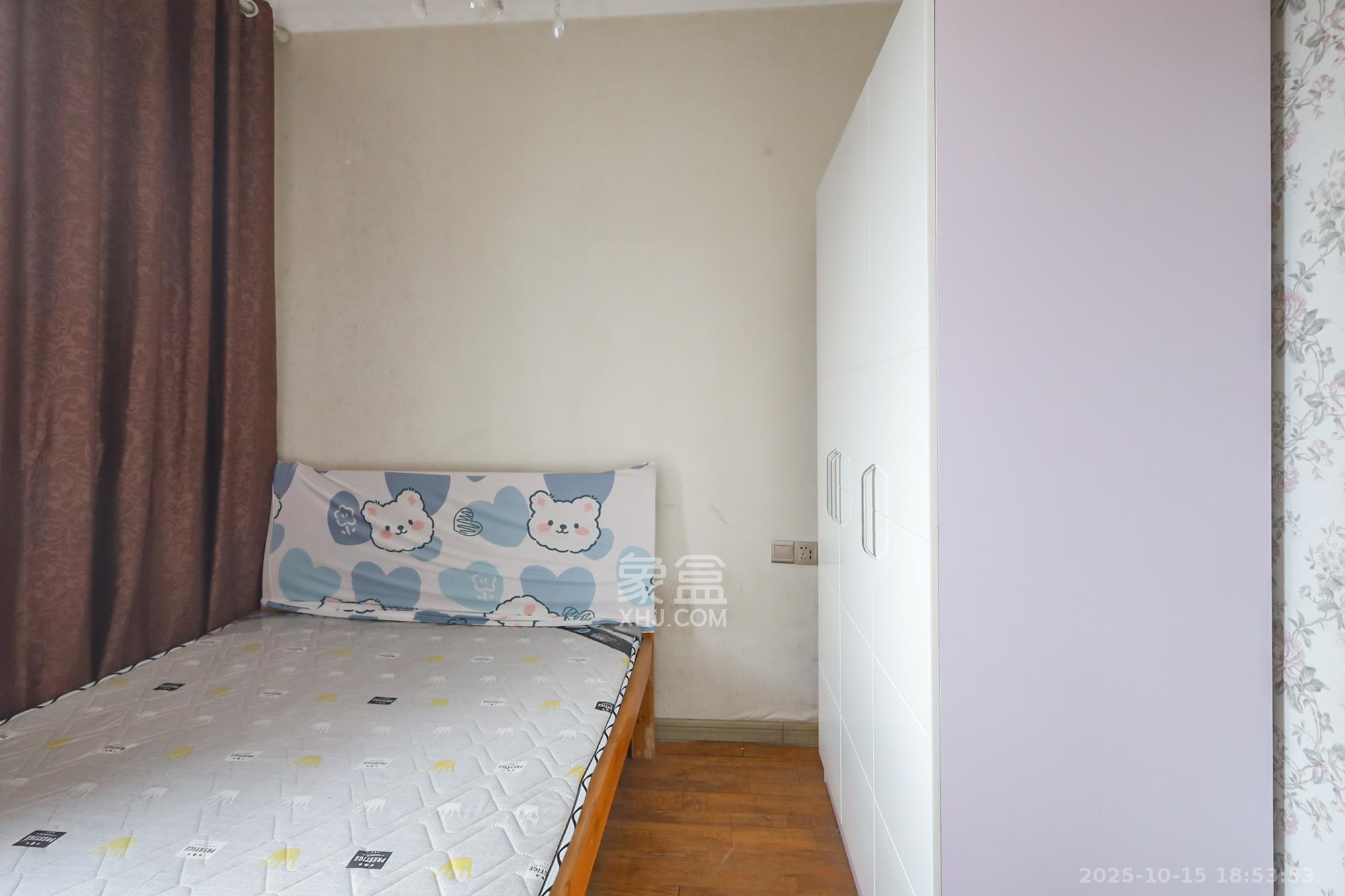 绿地中央广场  2室2厅1卫    36.0万 绿地中央广场  2室2厅1卫    36.0万卧室