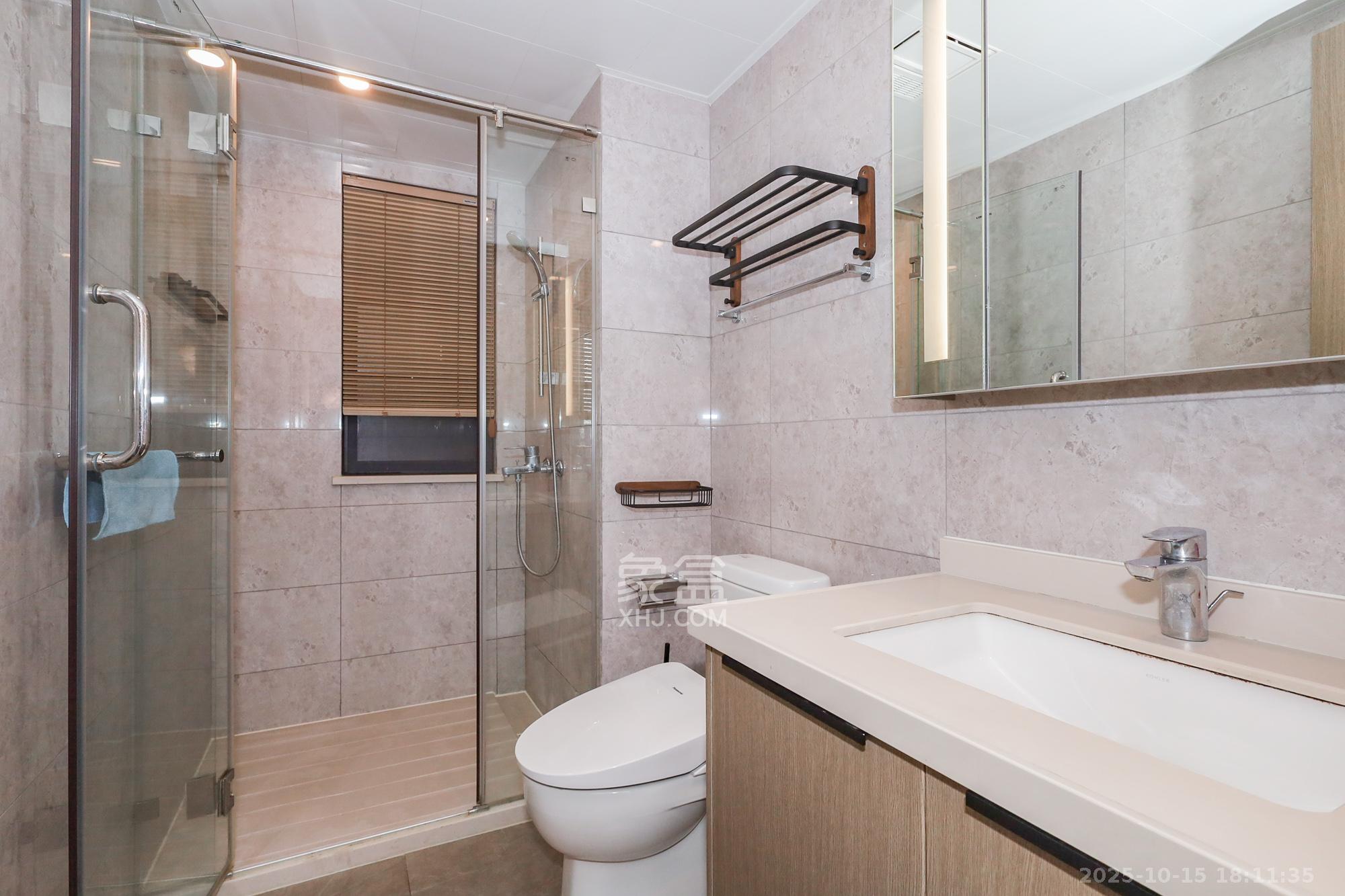 龙湖铂金中心(龙湖春江郦城) 3室2厅2卫 216.0万 龙湖铂金中心(龙湖春江郦城) 3室2厅2卫 216.0万卫生间