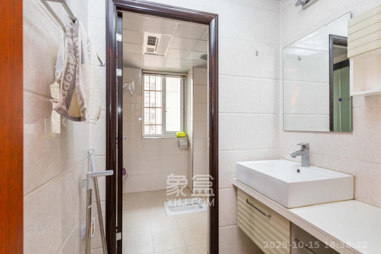 爵士湘  3室2厅2卫    2000.0元/月室内图