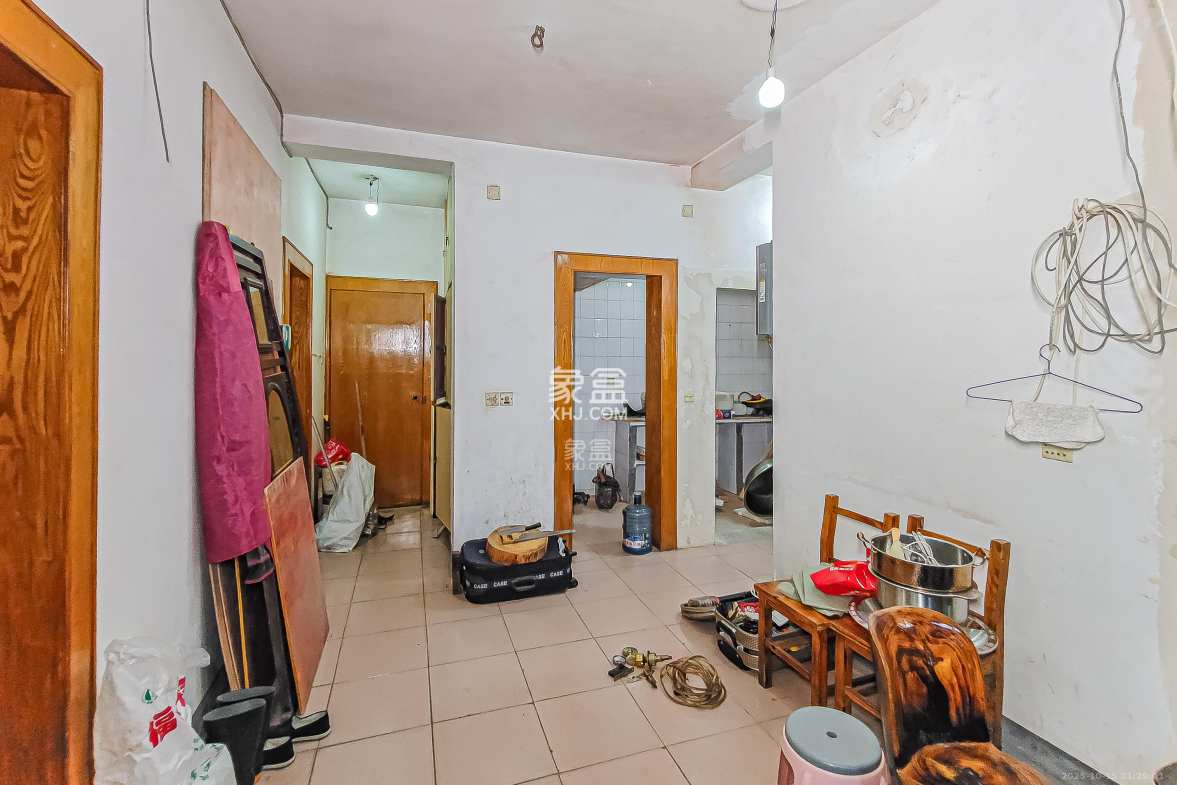 湘农桥社区 3室2厅2卫 78.0万 湘农桥社区 3室2厅2卫 78.0万客厅