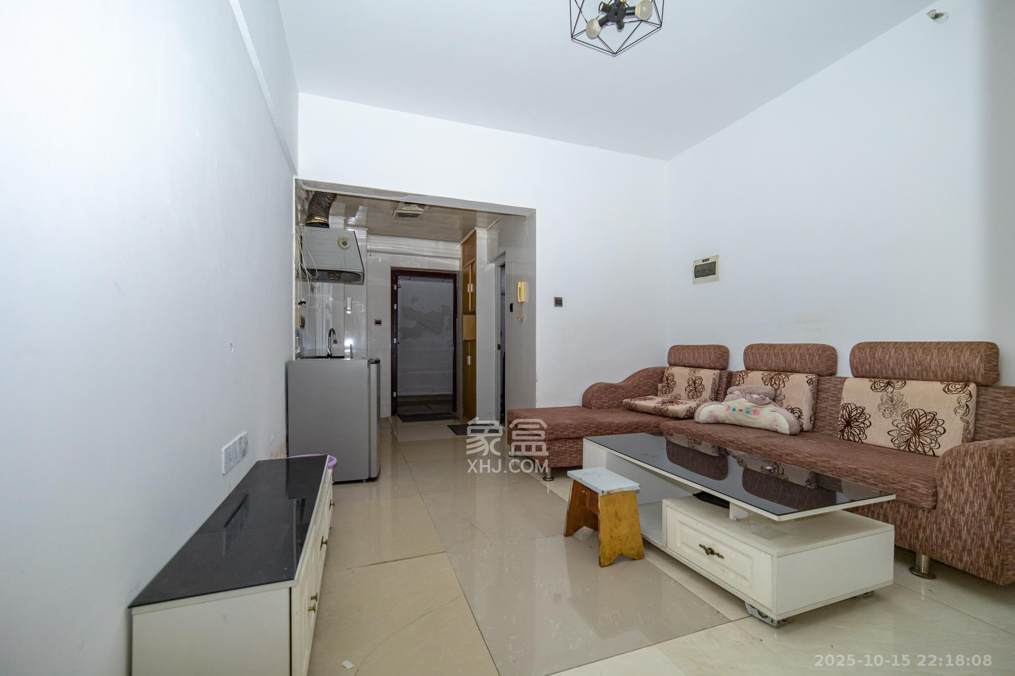 尚都花园城 1室1厅1卫 14.5万 尚都花园城 1室1厅1卫 14.5万客厅