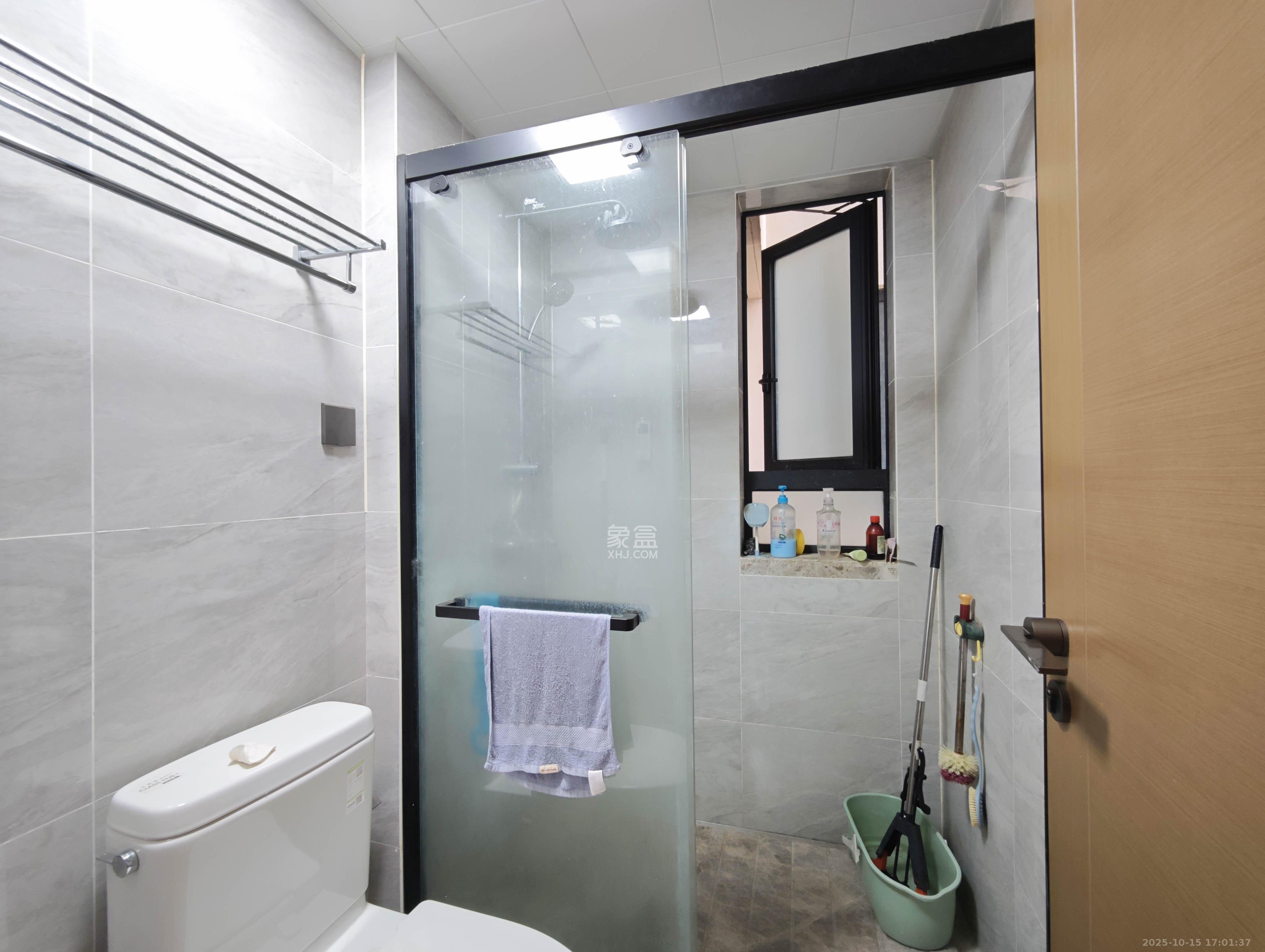 万科魅力之城天阔里  3室1厅2卫    105.0万卫生间