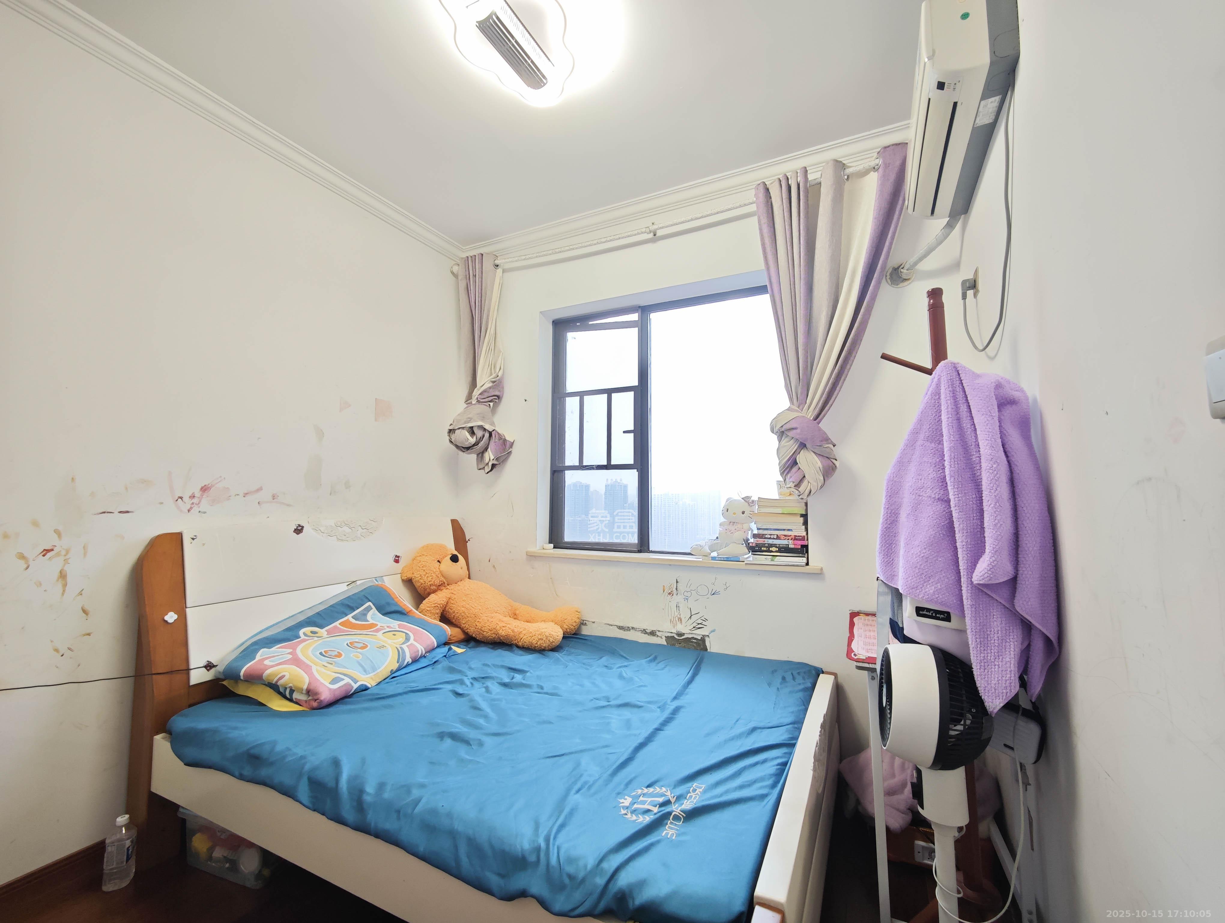 富春山  4室2厅2卫    88.8万 富春山  4室2厅2卫    88.8万卧室