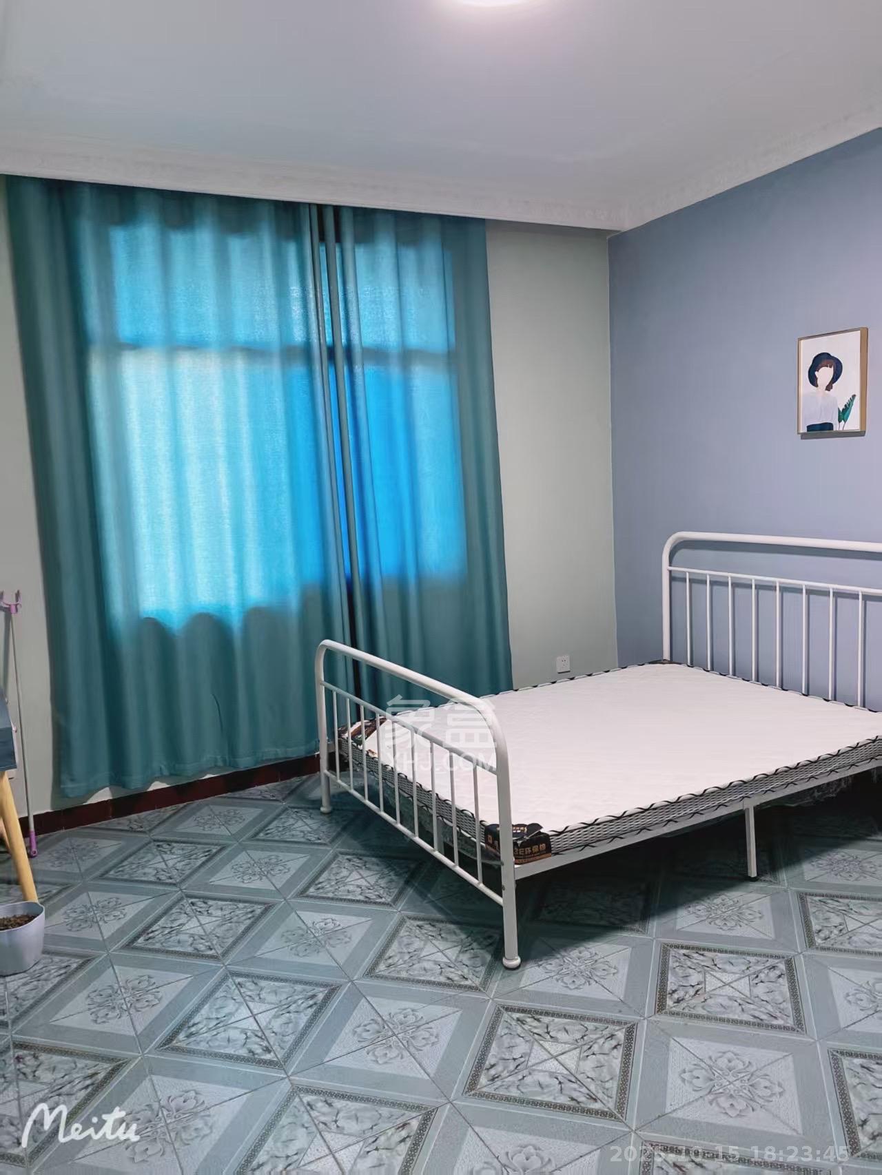 河西布市（望城坡布市）  4室2厅2卫    2200.0元/月室内图