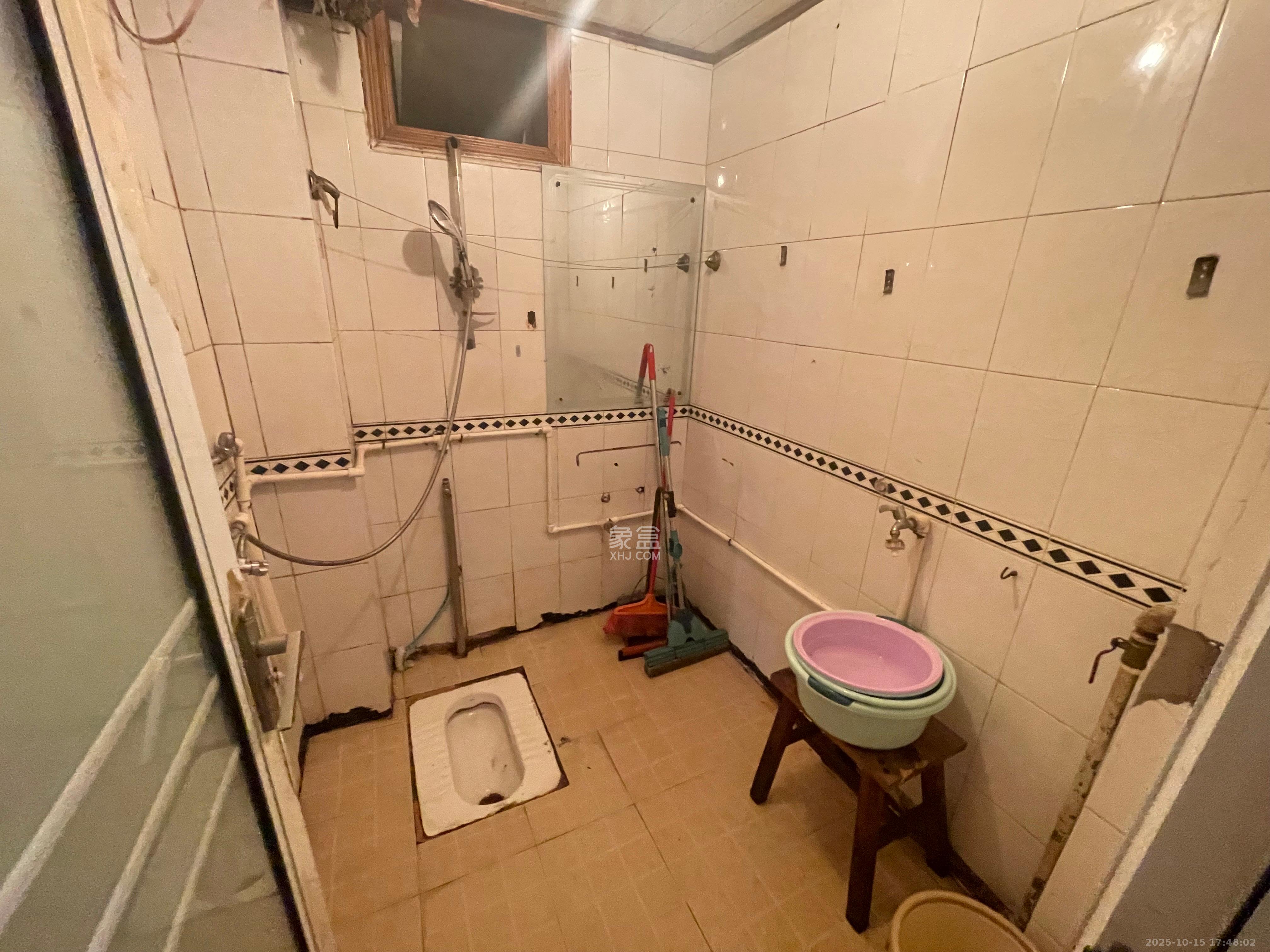 坡子街综合楼  1室0厅0卫    2500.0元/月室内图