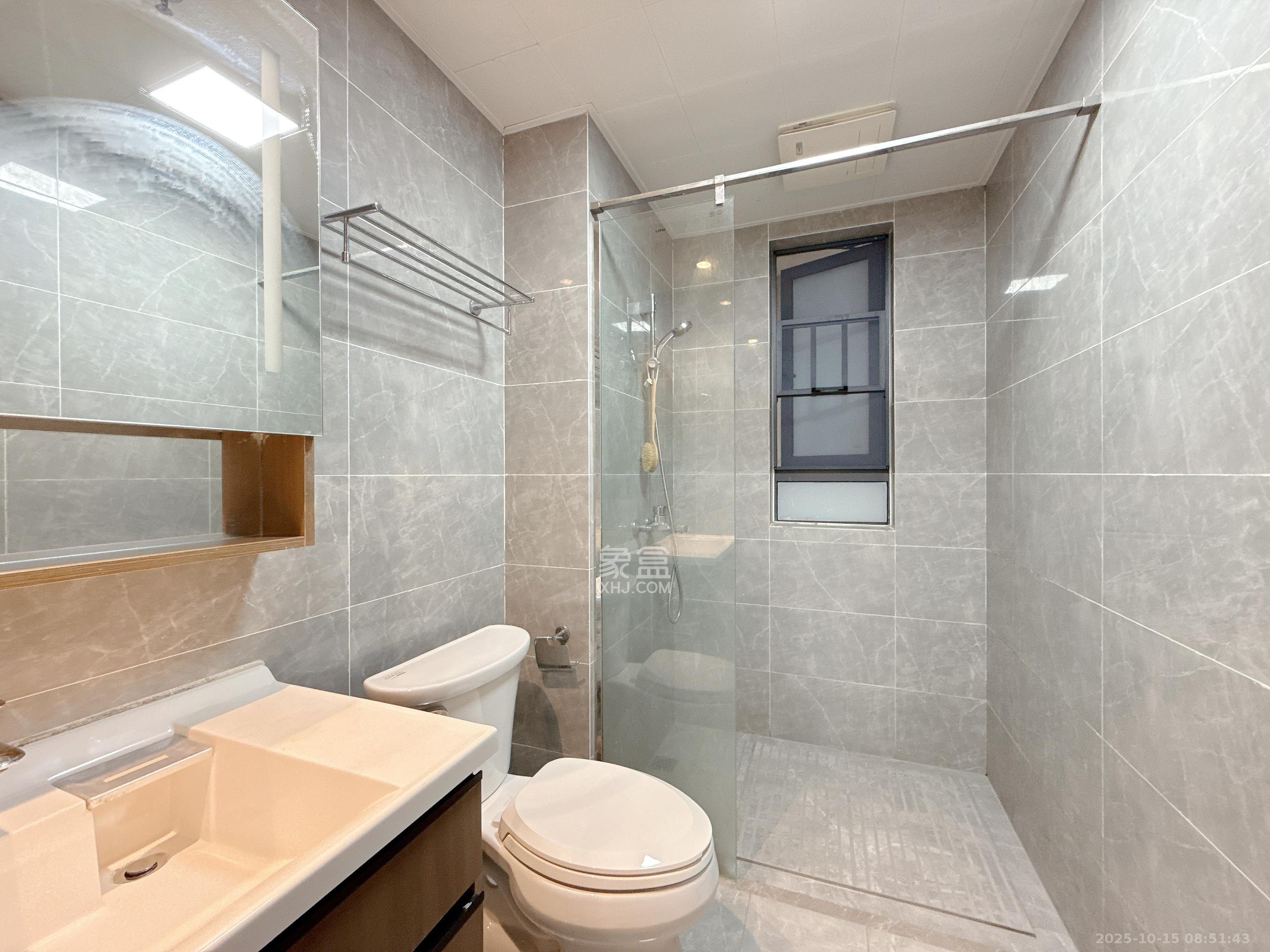 卓越中寰  3室2厅2卫    5000.0元/月室内图