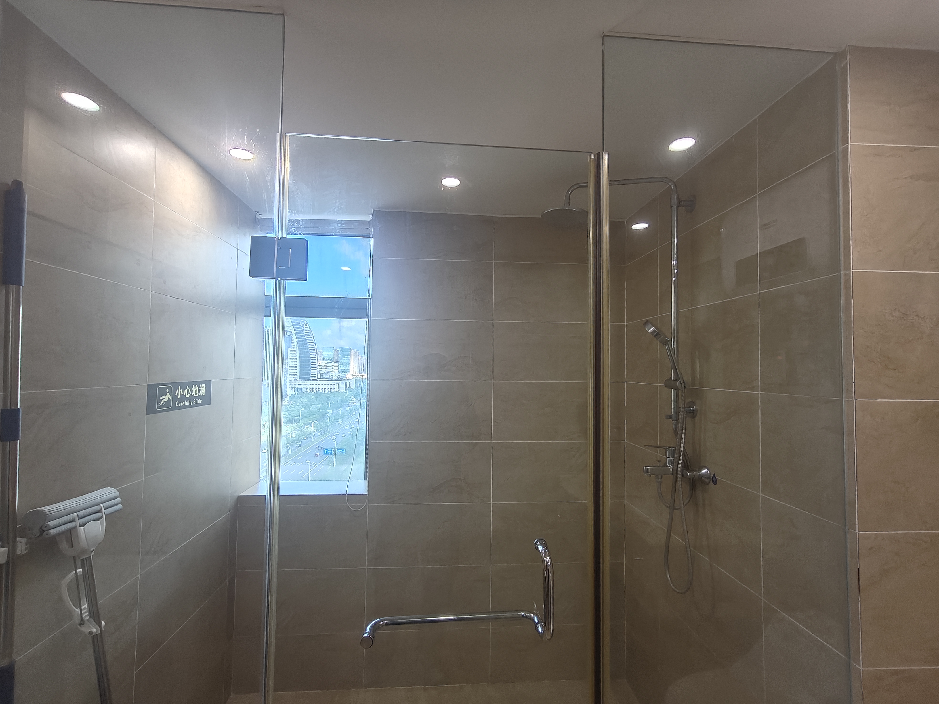 海航豪庭南苑  1室1厅1卫    3000.0元/月室内图