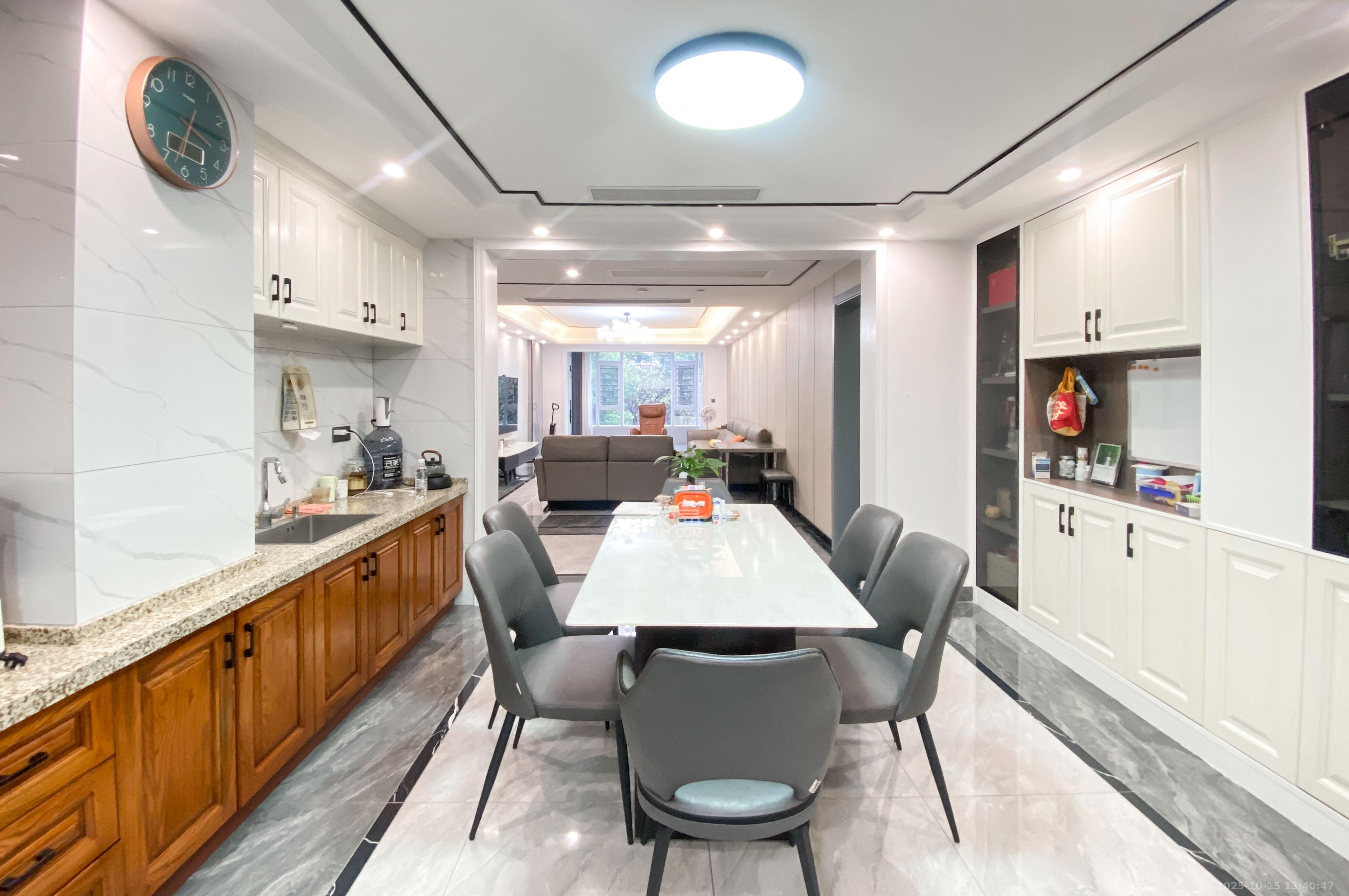 长房梅溪香山  5室2厅3卫    588.0万 长房梅溪香山  5室2厅3卫    588.0万客厅