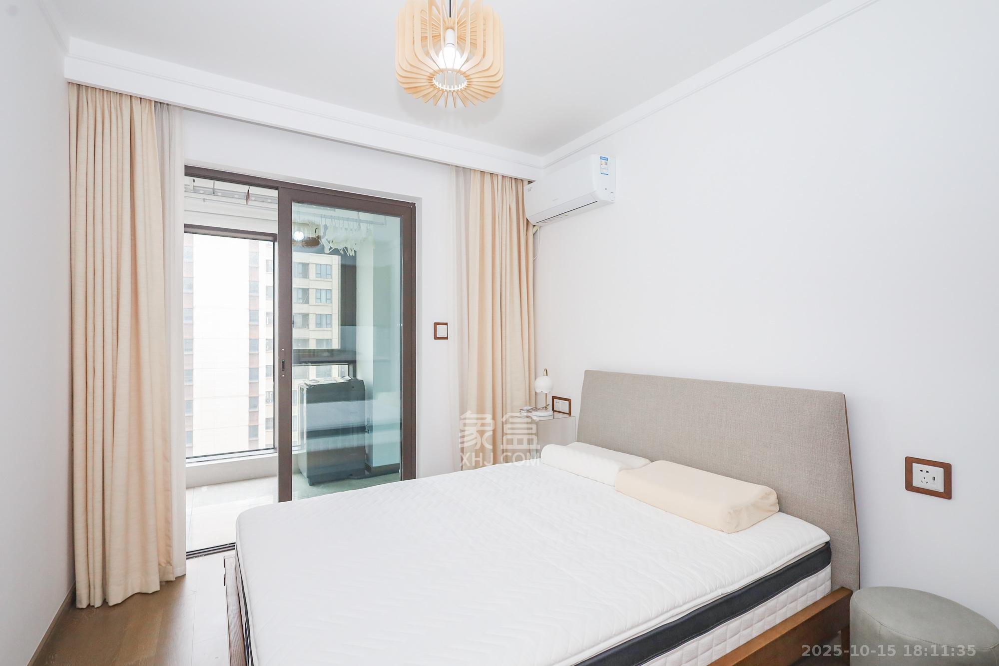 龙湖铂金中心(龙湖春江郦城) 3室2厅2卫 216.0万 龙湖铂金中心(龙湖春江郦城) 3室2厅2卫 216.0万卧室