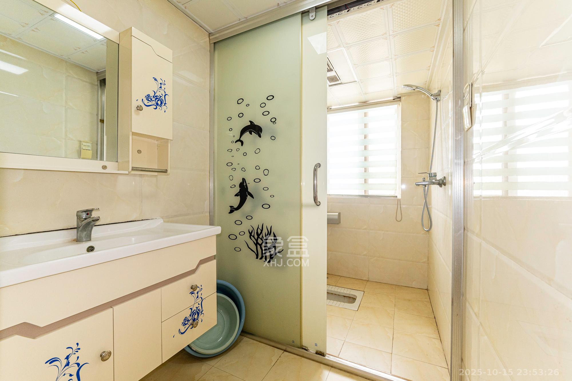 恒广国际景园一二区  3室2厅2卫    78.0万卫生间