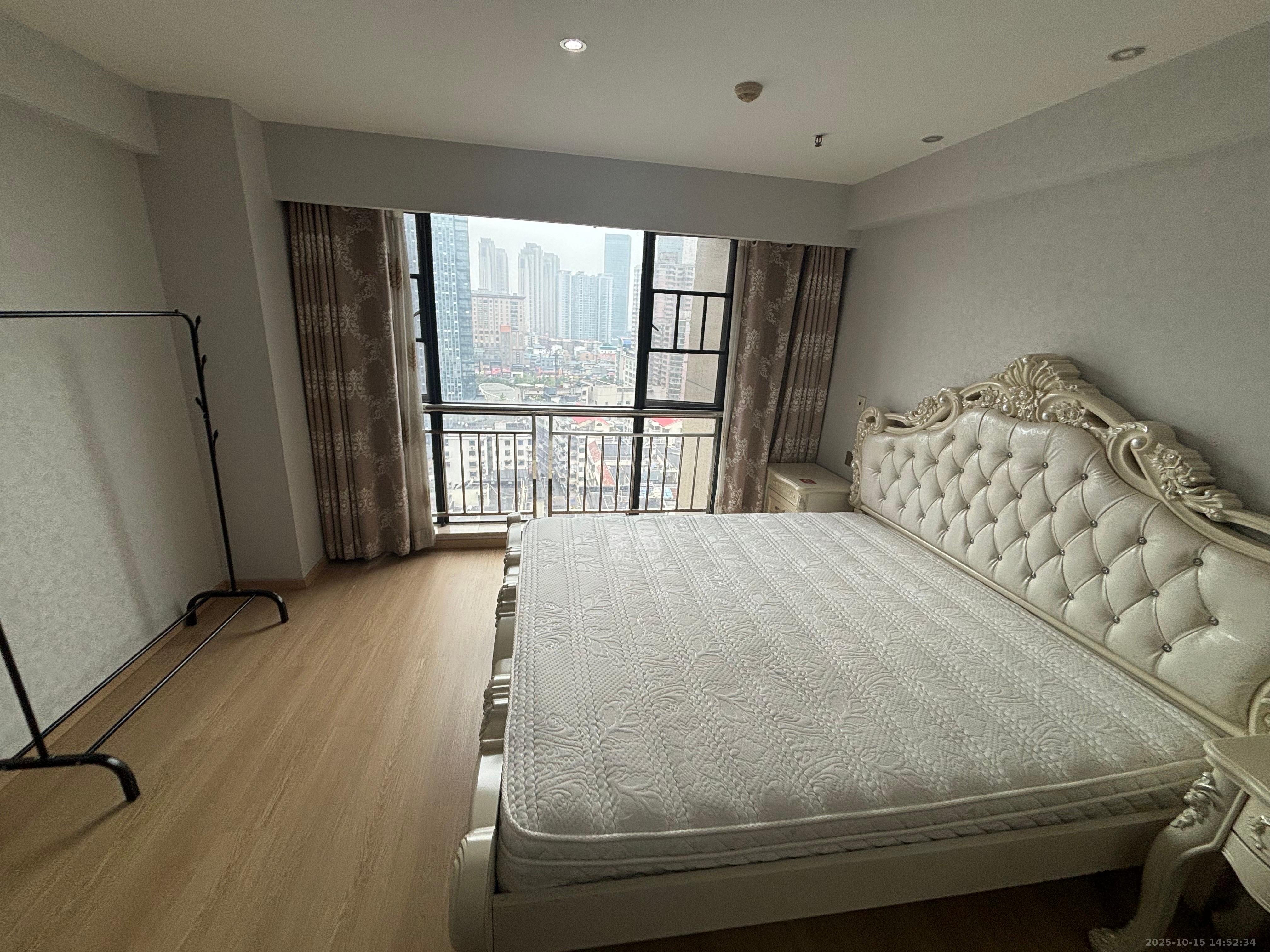 五一钻界  1室1厅1卫    2000.0元/月室内图