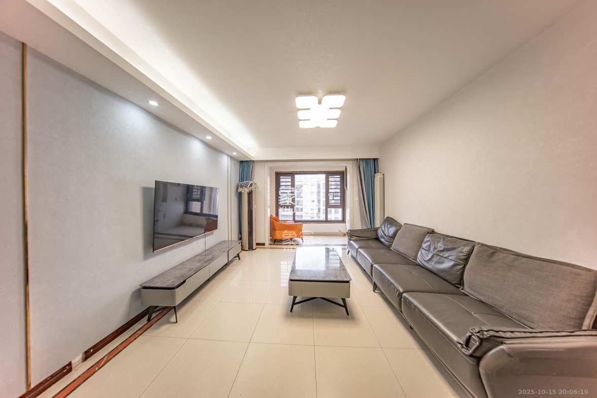 中海国际二期 3室2厅1卫 85.0万 中海国际二期 3室2厅1卫 85.0万客厅