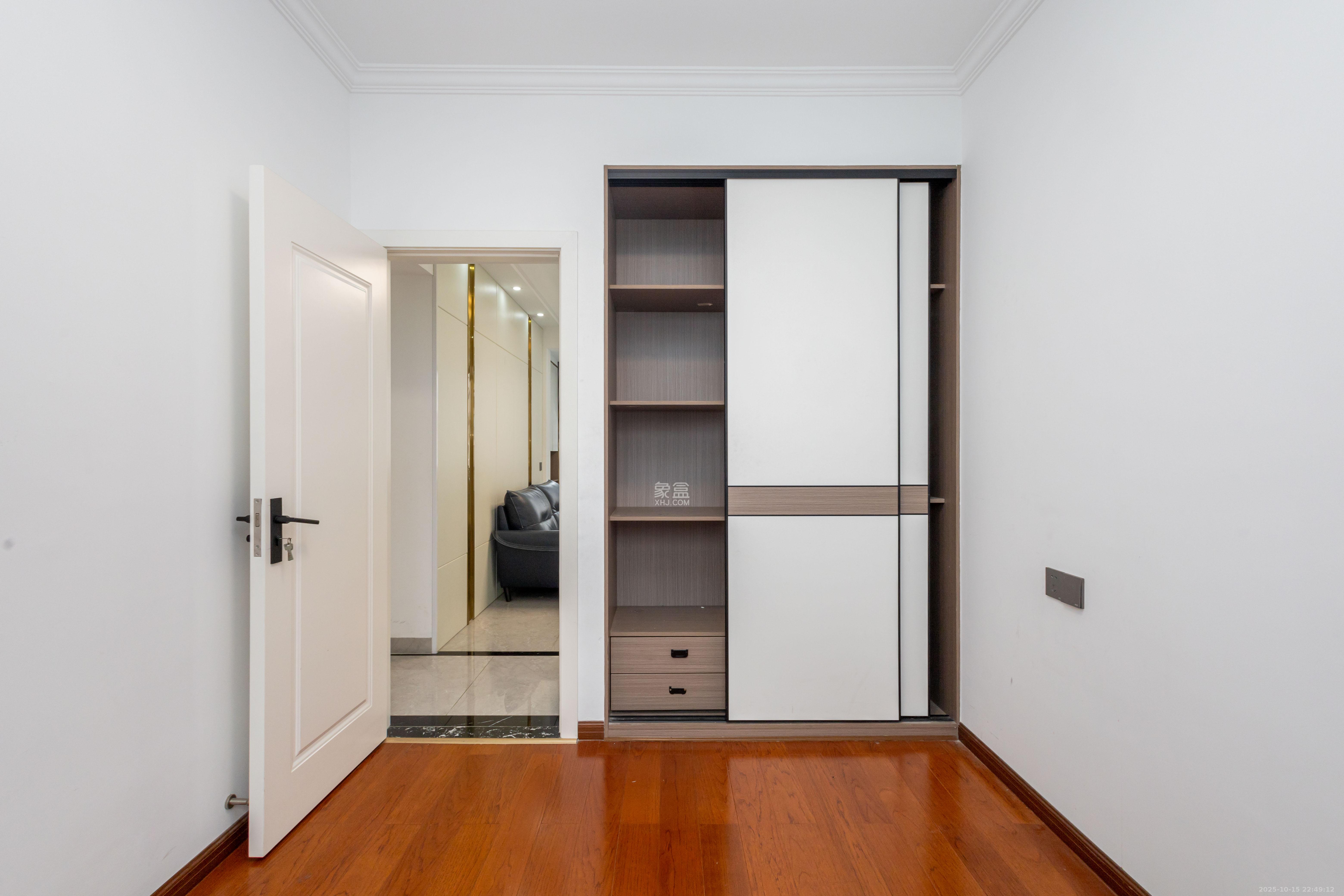 康桥长郡  4室2厅1卫    76.9万 康桥长郡  4室2厅1卫    76.9万卧室