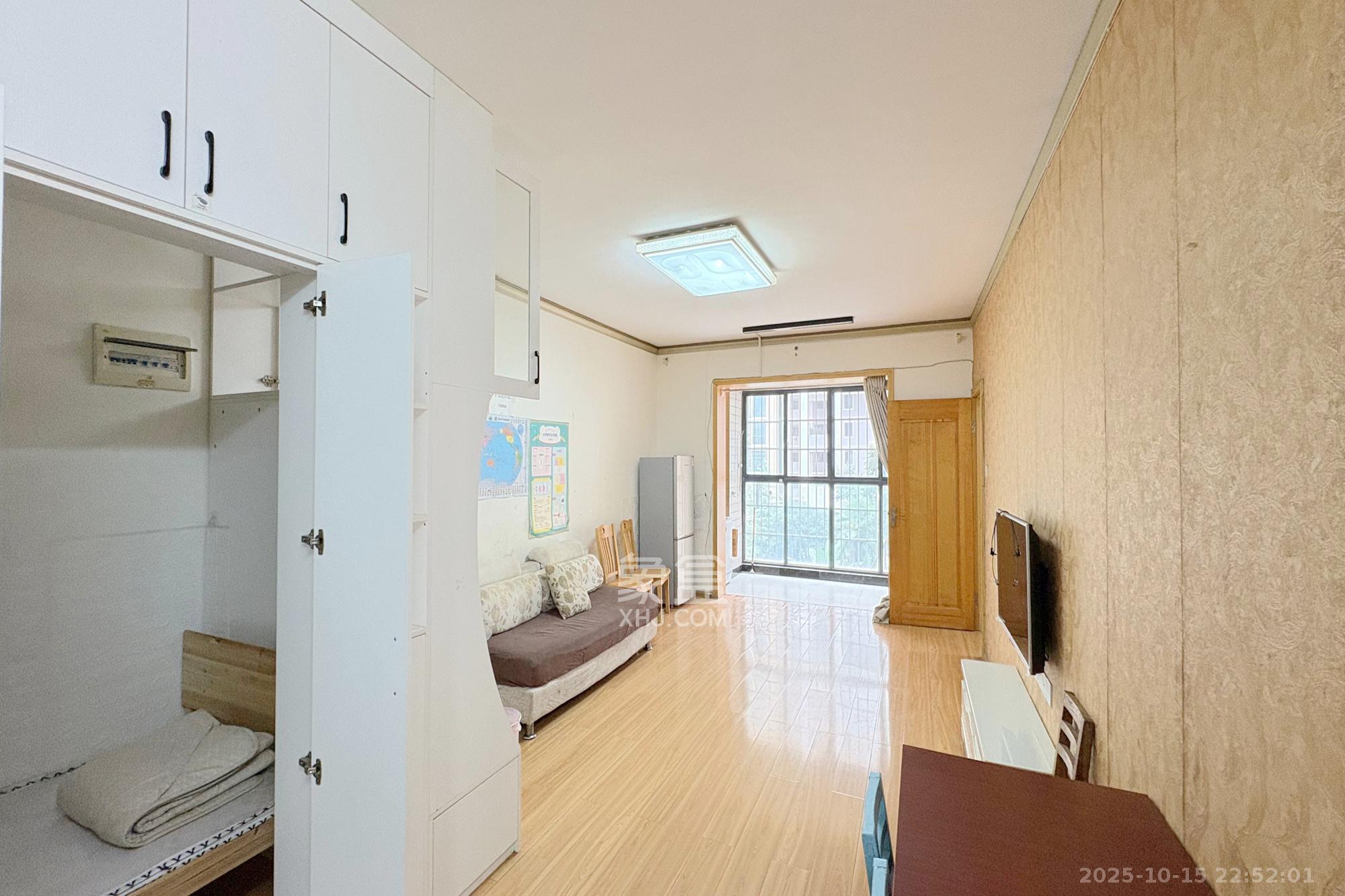 凯通国际城(凯通朝庭)  3室2厅1卫    85.0万 凯通国际城(凯通朝庭)  3室2厅1卫    85.0万客厅