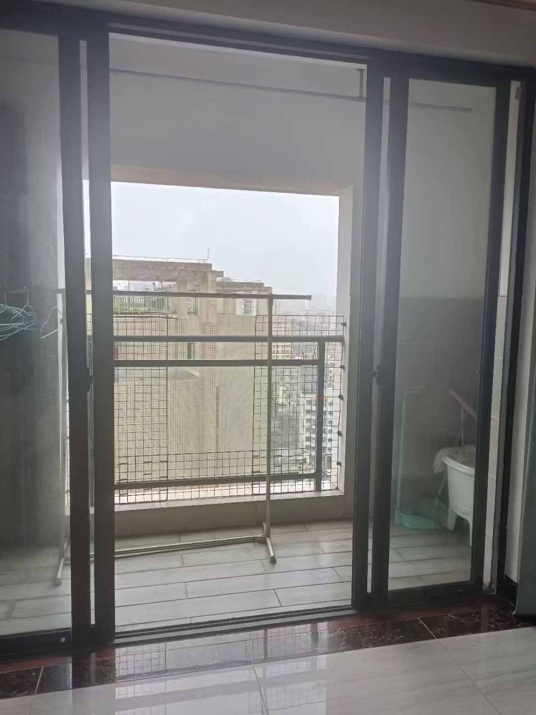 东线一号 1室1厅1卫 50.0万 东线一号 1室1厅1卫 50.0万客厅