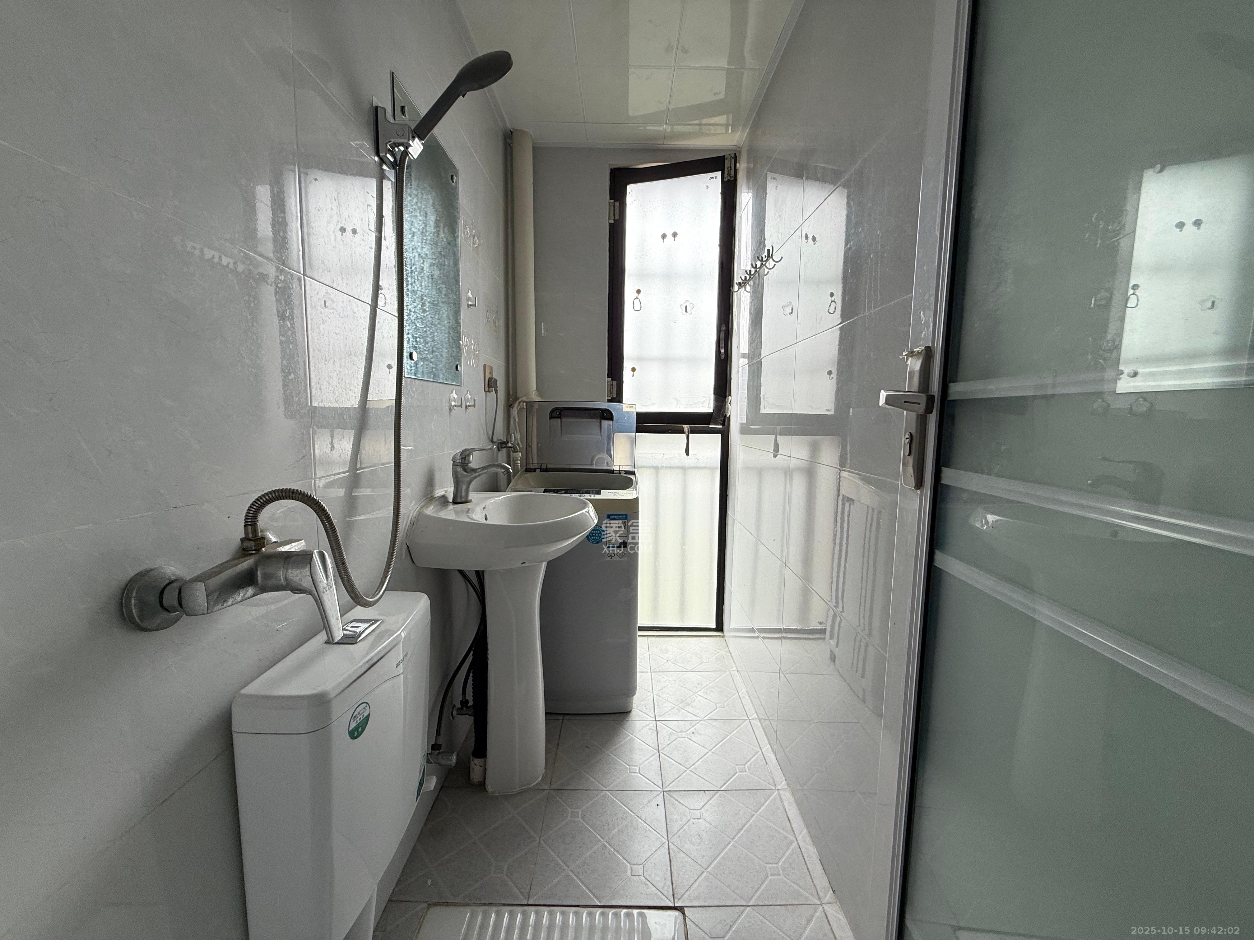 湖湾世景 1室1厅2卫 650.0元/月 湖湾世景 1室1厅2卫 650.0元/月室内图