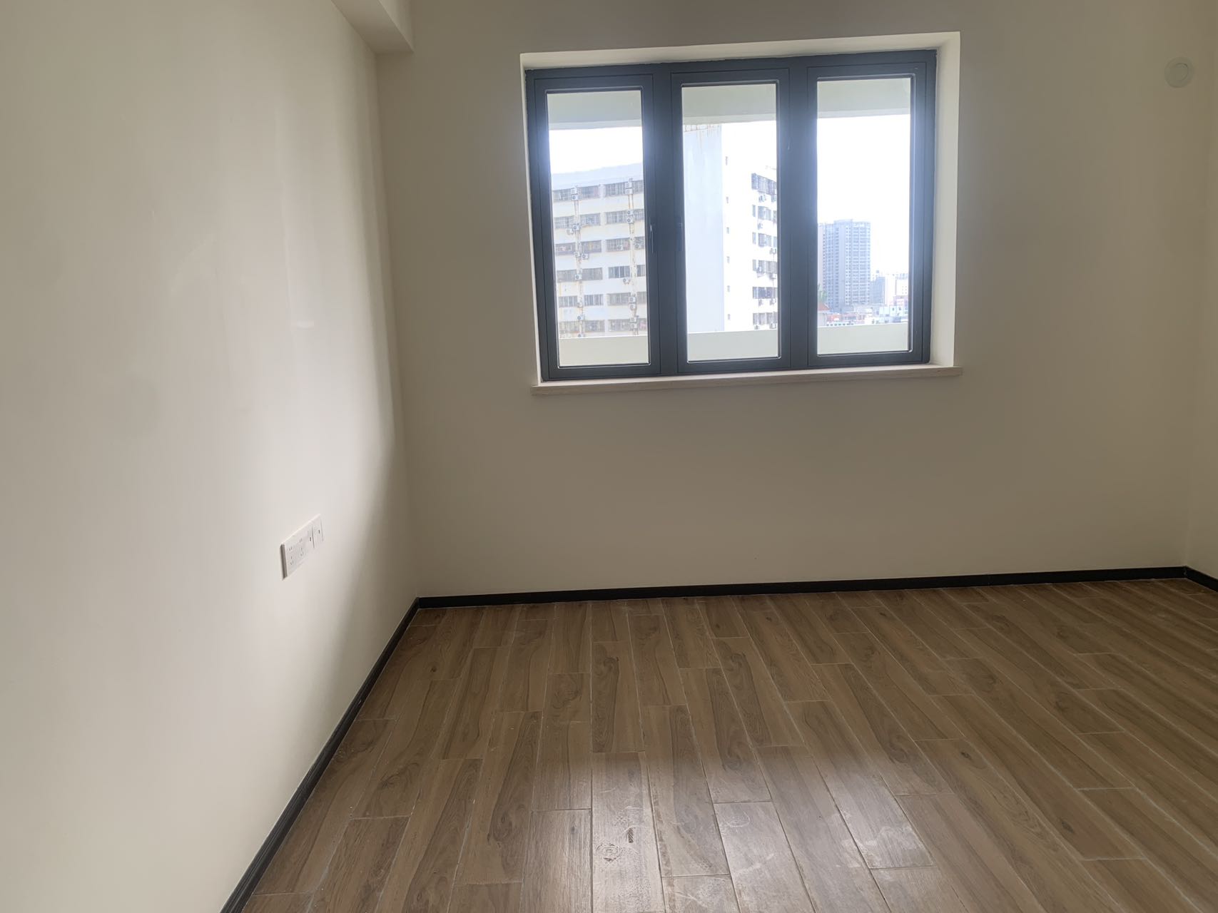 海府大院(海府路41号) 3室2厅2卫 3600.0元/月 海府大院(海府路41号) 3室2厅2卫 3600.0元/月室内图