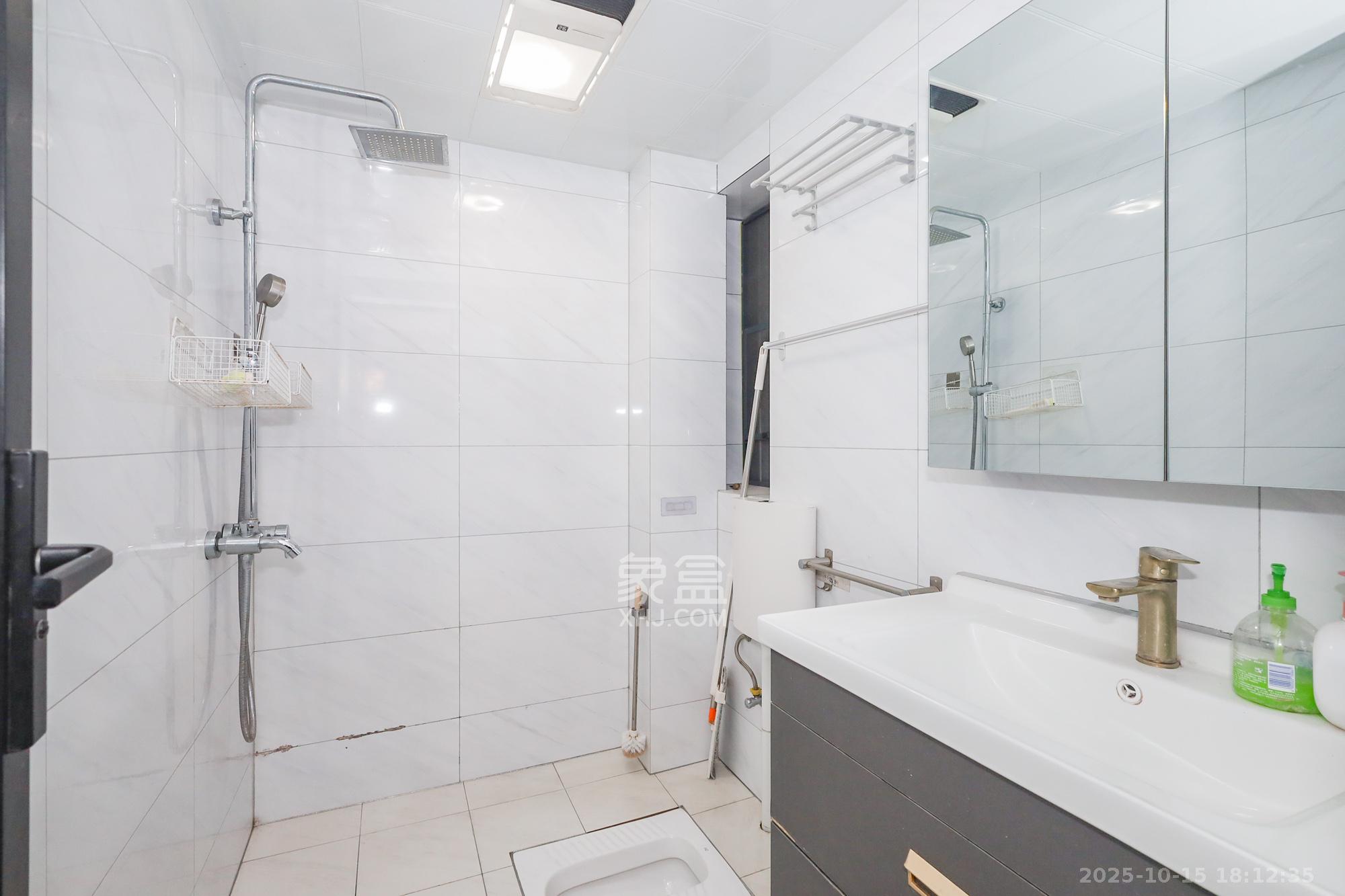 枫林绿洲  2室2厅1卫    68.8万卫生间