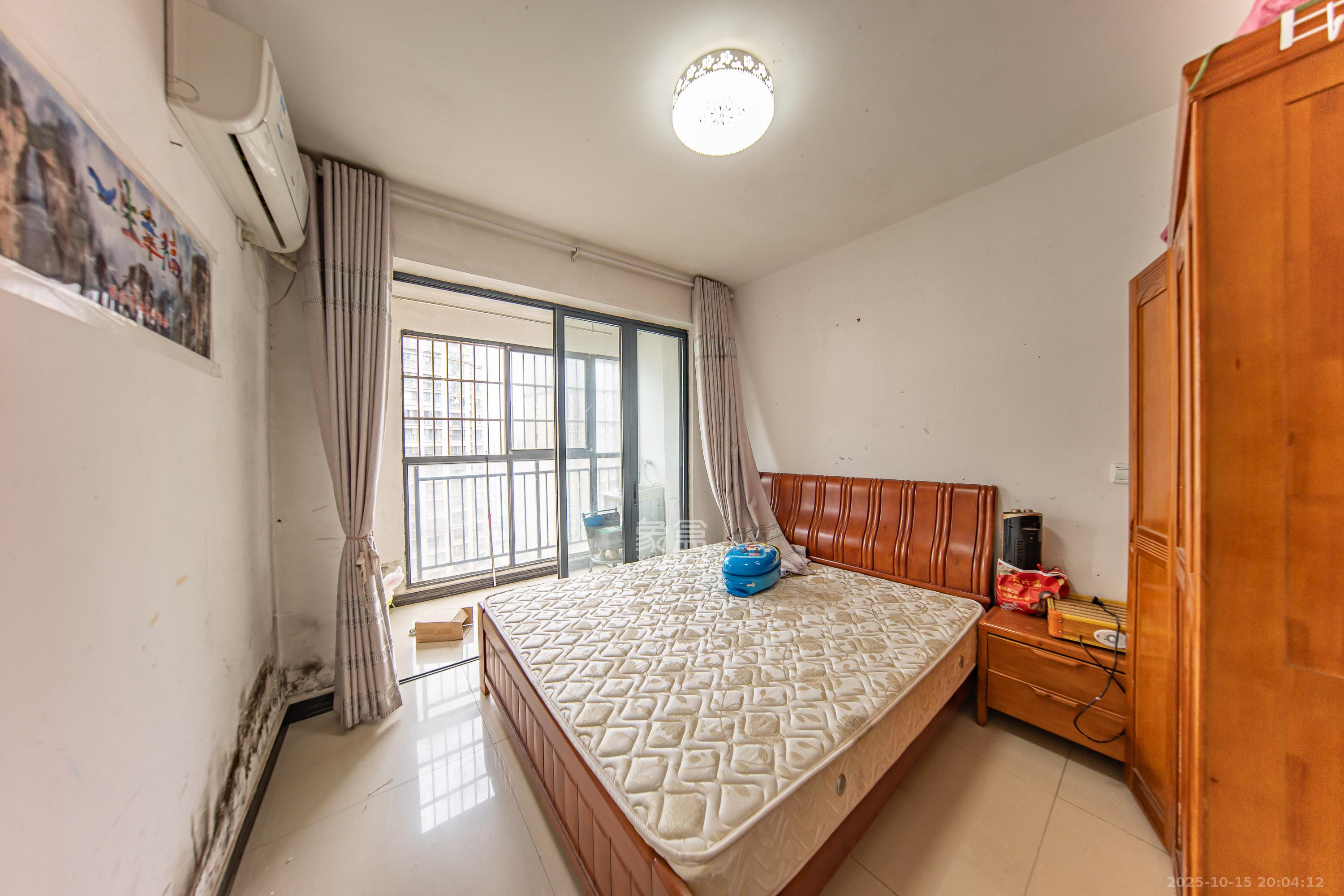 中建麓山和苑  3室2厅2卫    72.0万卧室