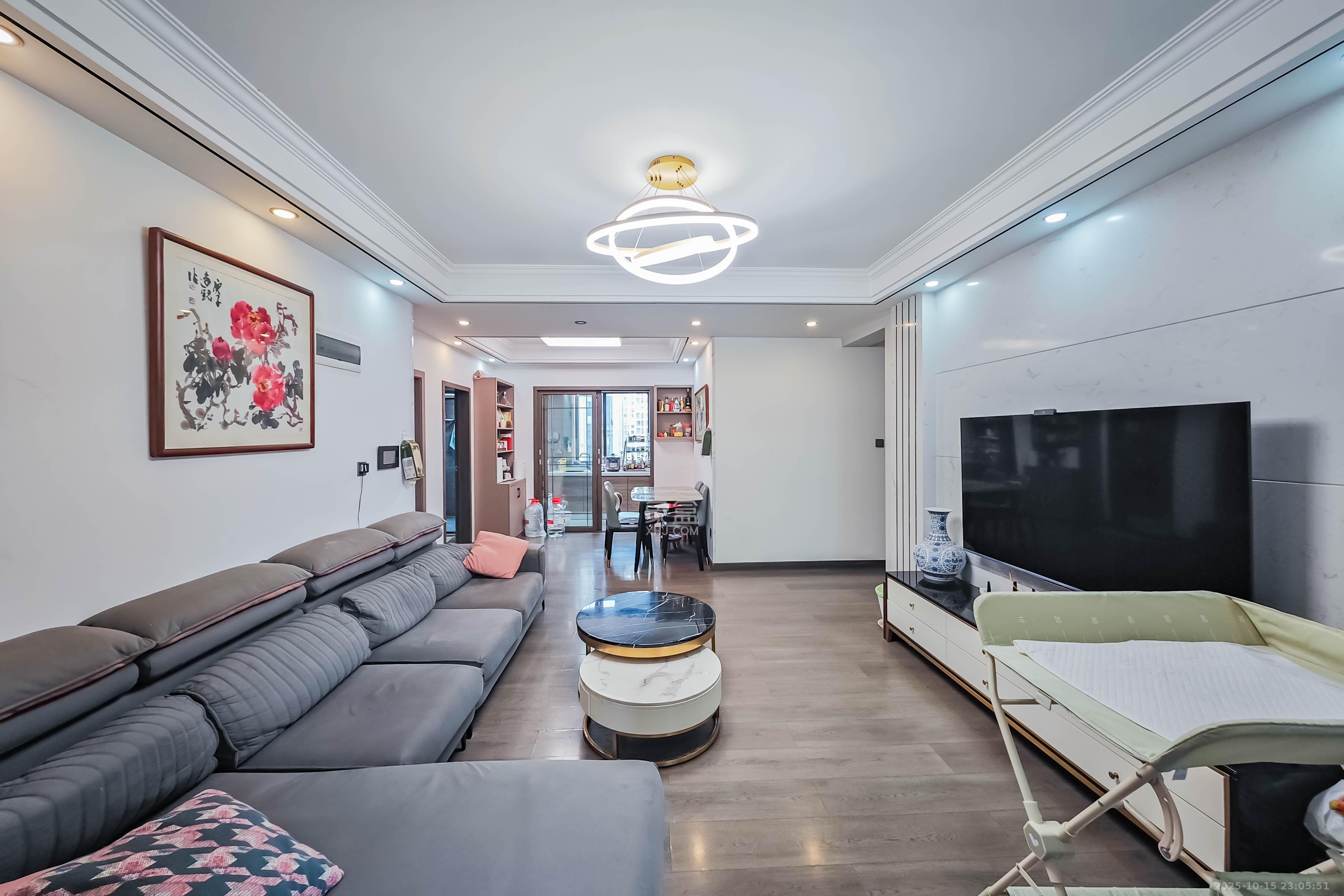 五江天街北区  4室2厅2卫    127.0万客厅