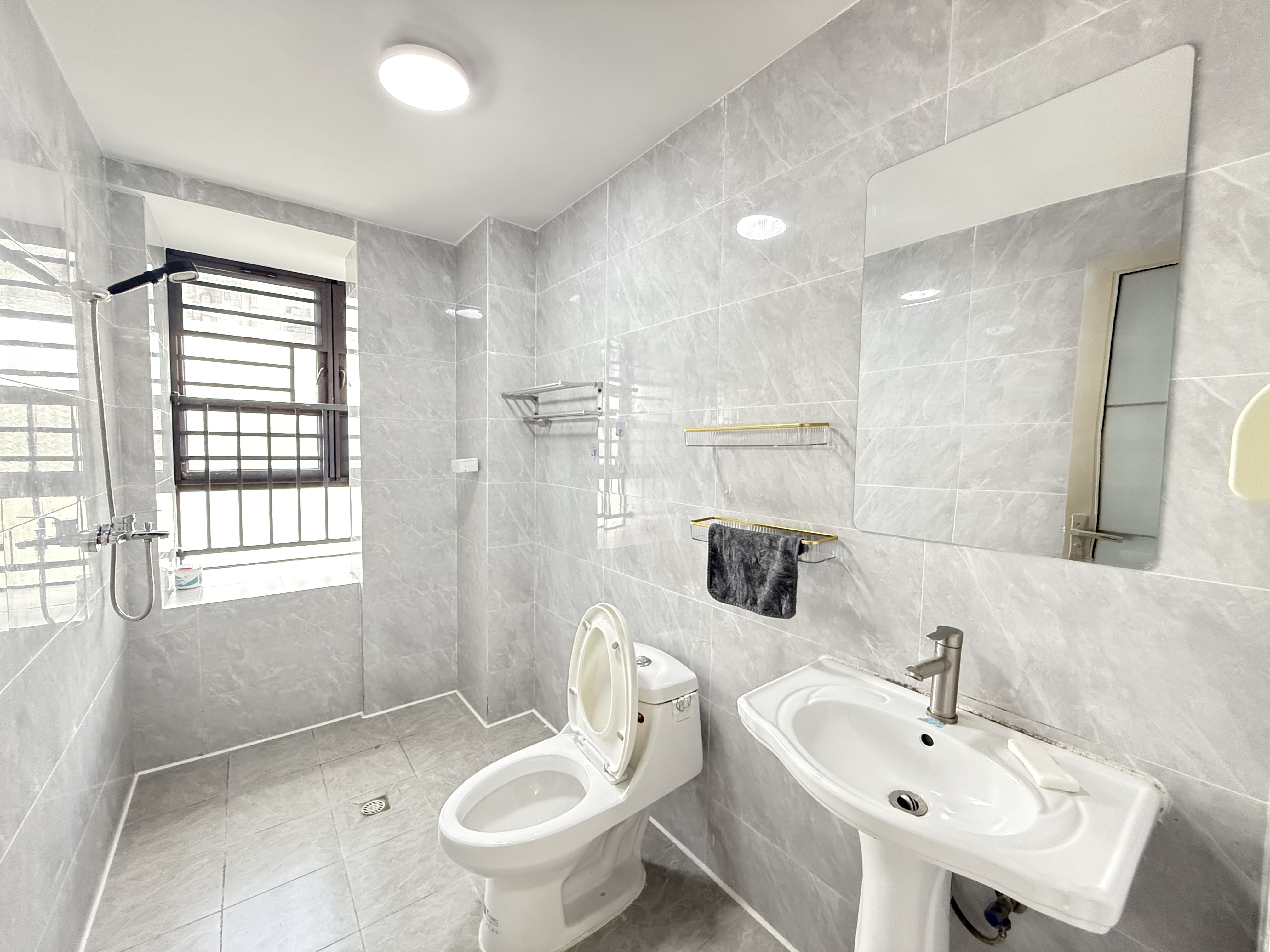 坡博家园一区 4室2厅2卫 3100.0元/月 坡博家园一区 4室2厅2卫 3100.0元/月室内图