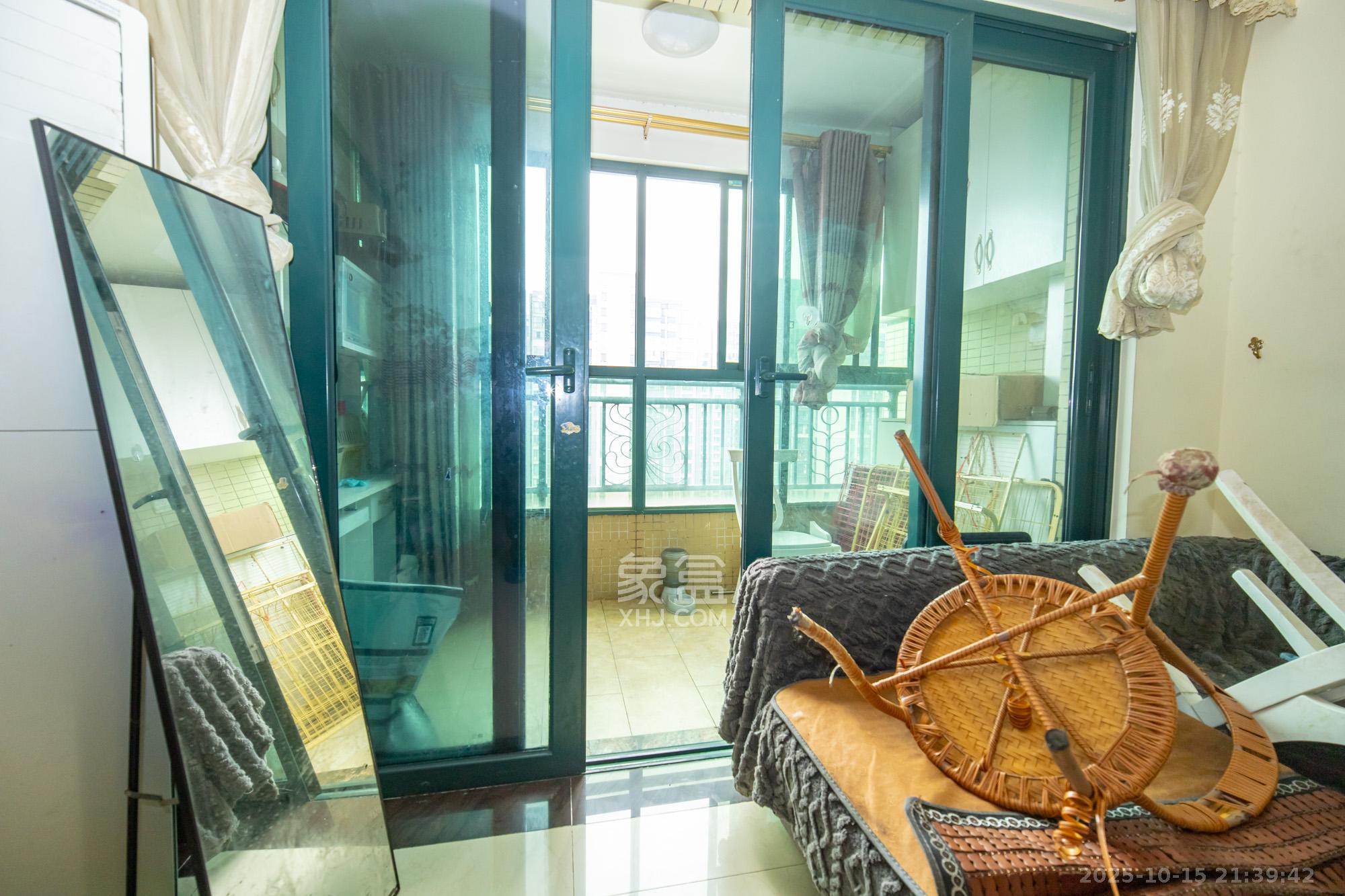 恒大翡翠华庭 2室2厅1卫 59.0万 恒大翡翠华庭 2室2厅1卫 59.0万阳台