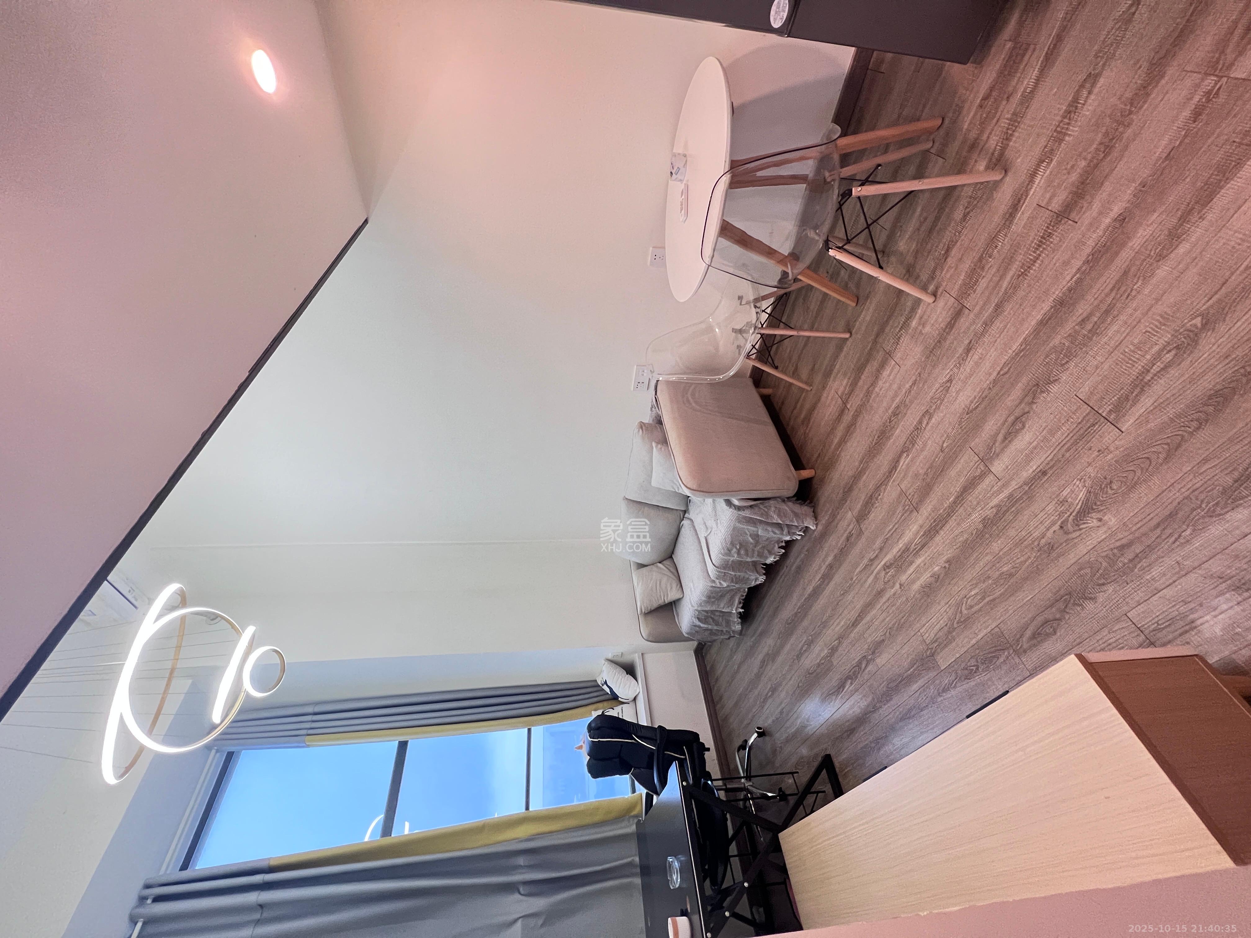 卓越浅水湾  3室2厅2卫    2000.0元/月室内图