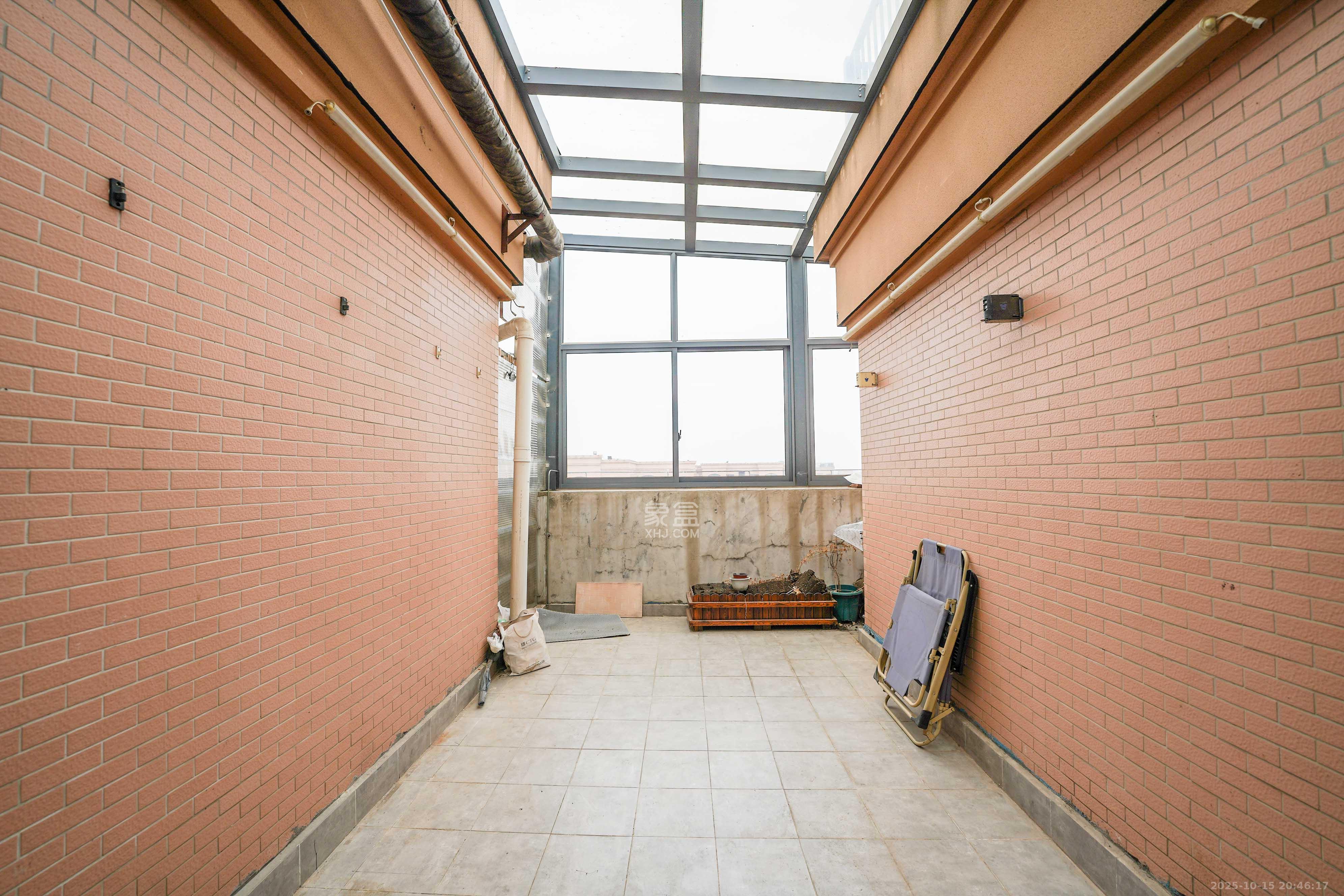 丽发新城  1室0厅0卫    170.0万阳台