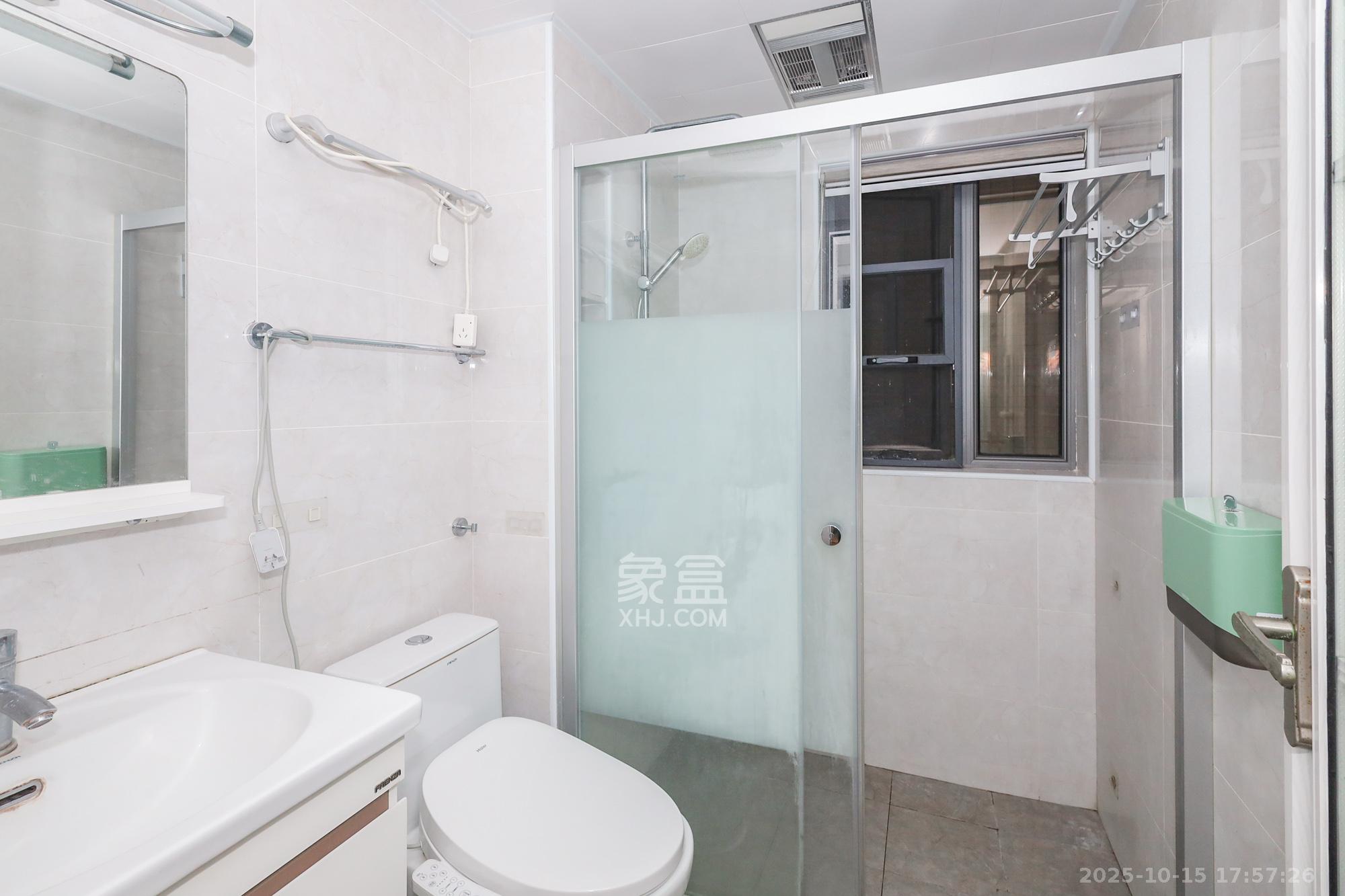 八方小区B区 3室2厅2卫 338.0万 八方小区B区 3室2厅2卫 338.0万卫生间