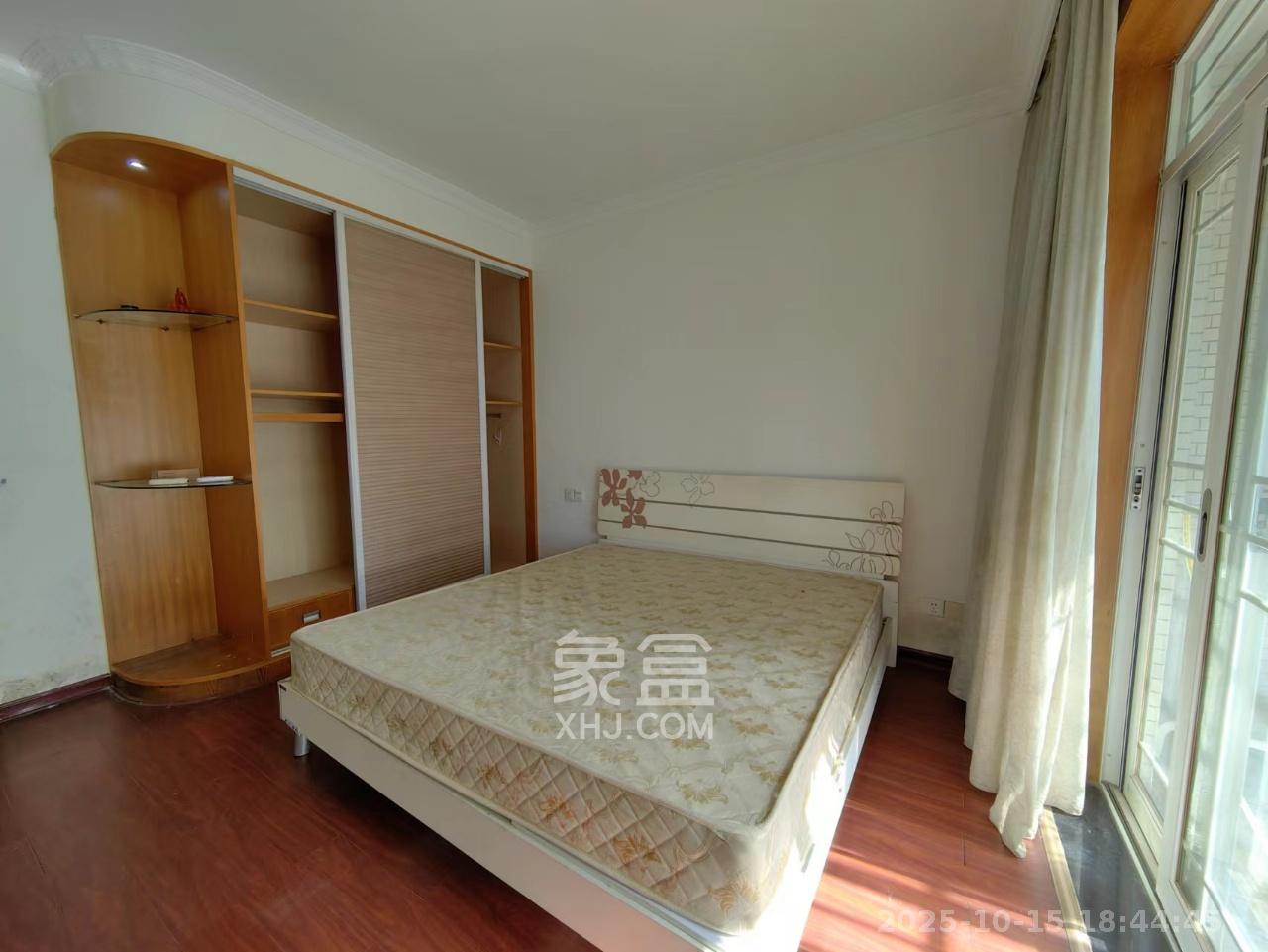 莲湖汽配城  3室3厅3卫    2000.0元/月 莲湖汽配城  3室3厅3卫    2000.0元/月室内图