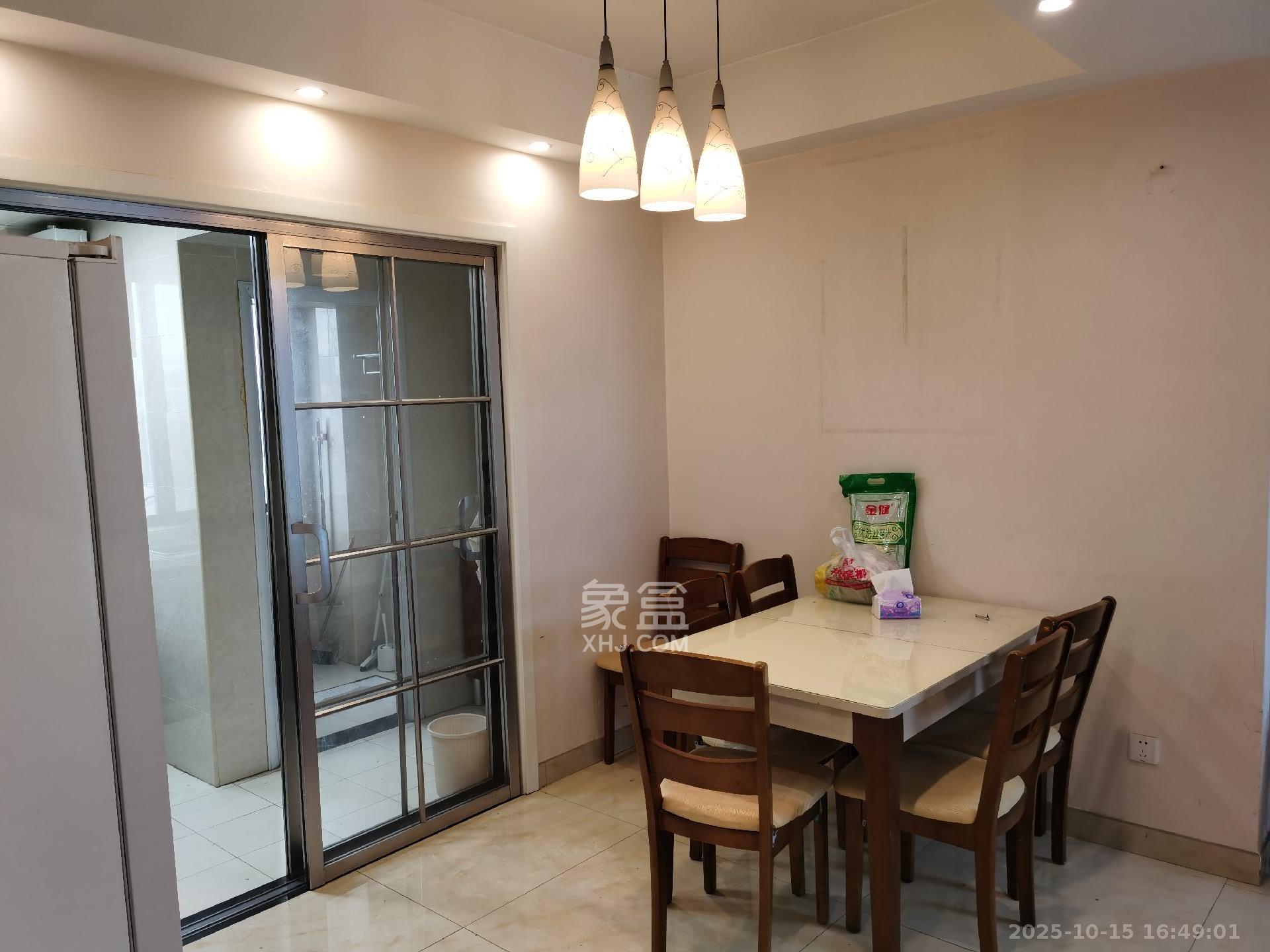 翡翠云天 1室2厅1卫 1900.0元/月 翡翠云天 1室2厅1卫 1900.0元/月室内图