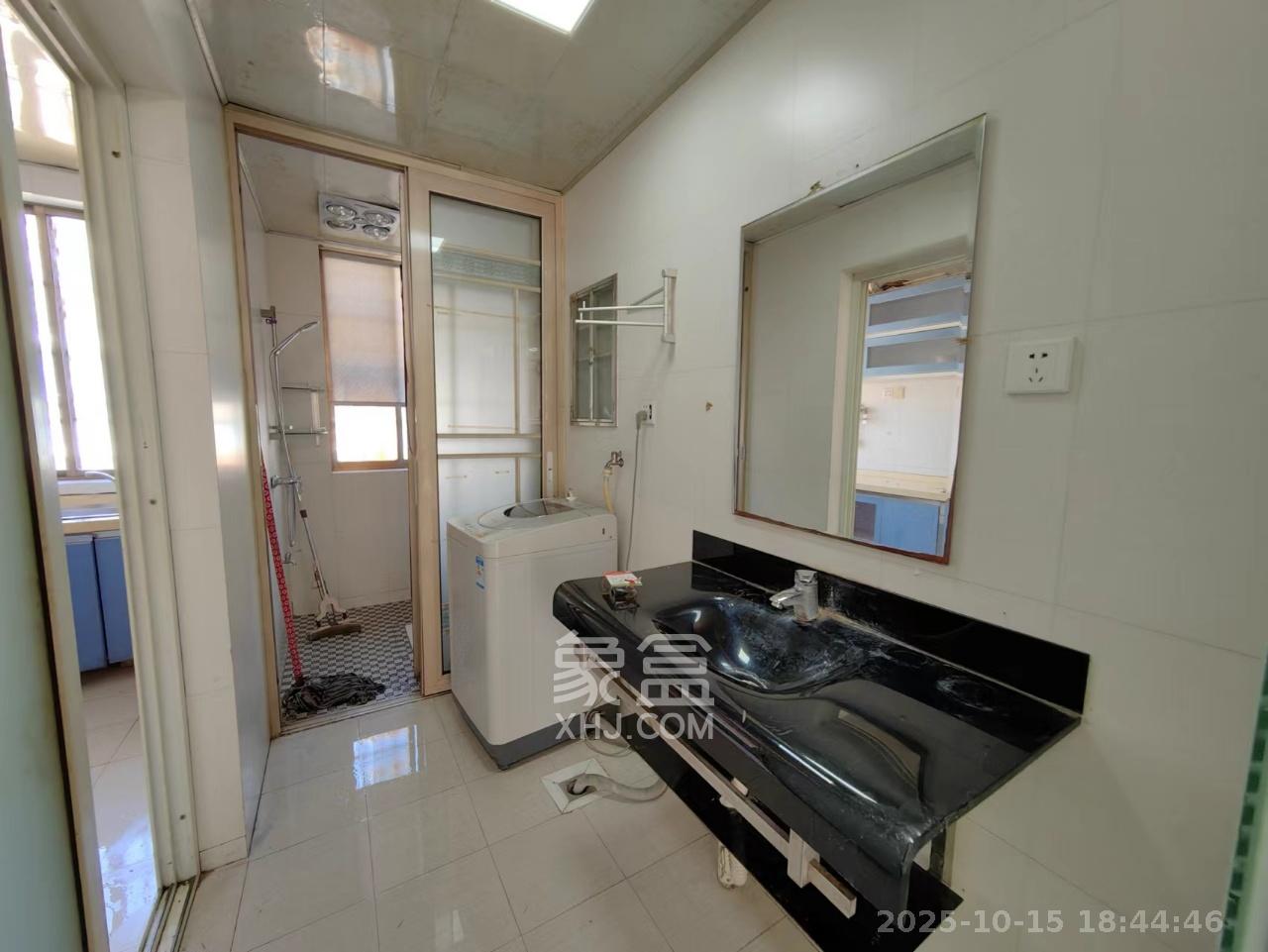 莲湖汽配城  3室3厅3卫    2000.0元/月 莲湖汽配城  3室3厅3卫    2000.0元/月室内图