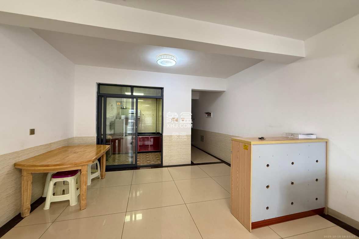 金富星城 1室2厅1卫 1500.0元/月 金富星城 1室2厅1卫 1500.0元/月室内图