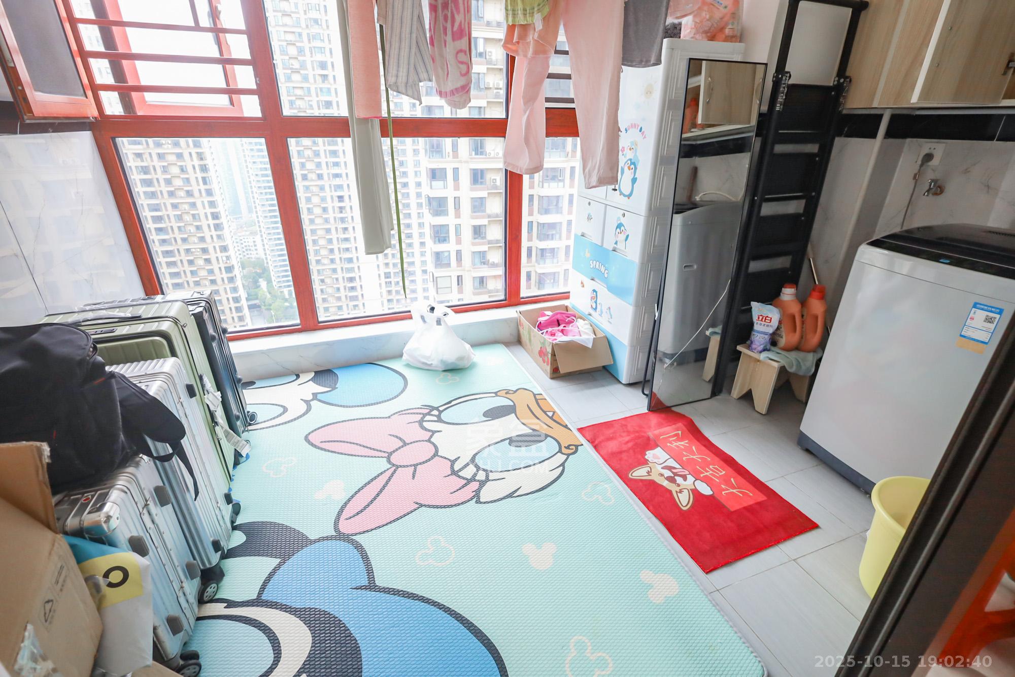 保利西海岸B区  3室2厅1卫    126.0万 保利西海岸B区  3室2厅1卫    126.0万阳台