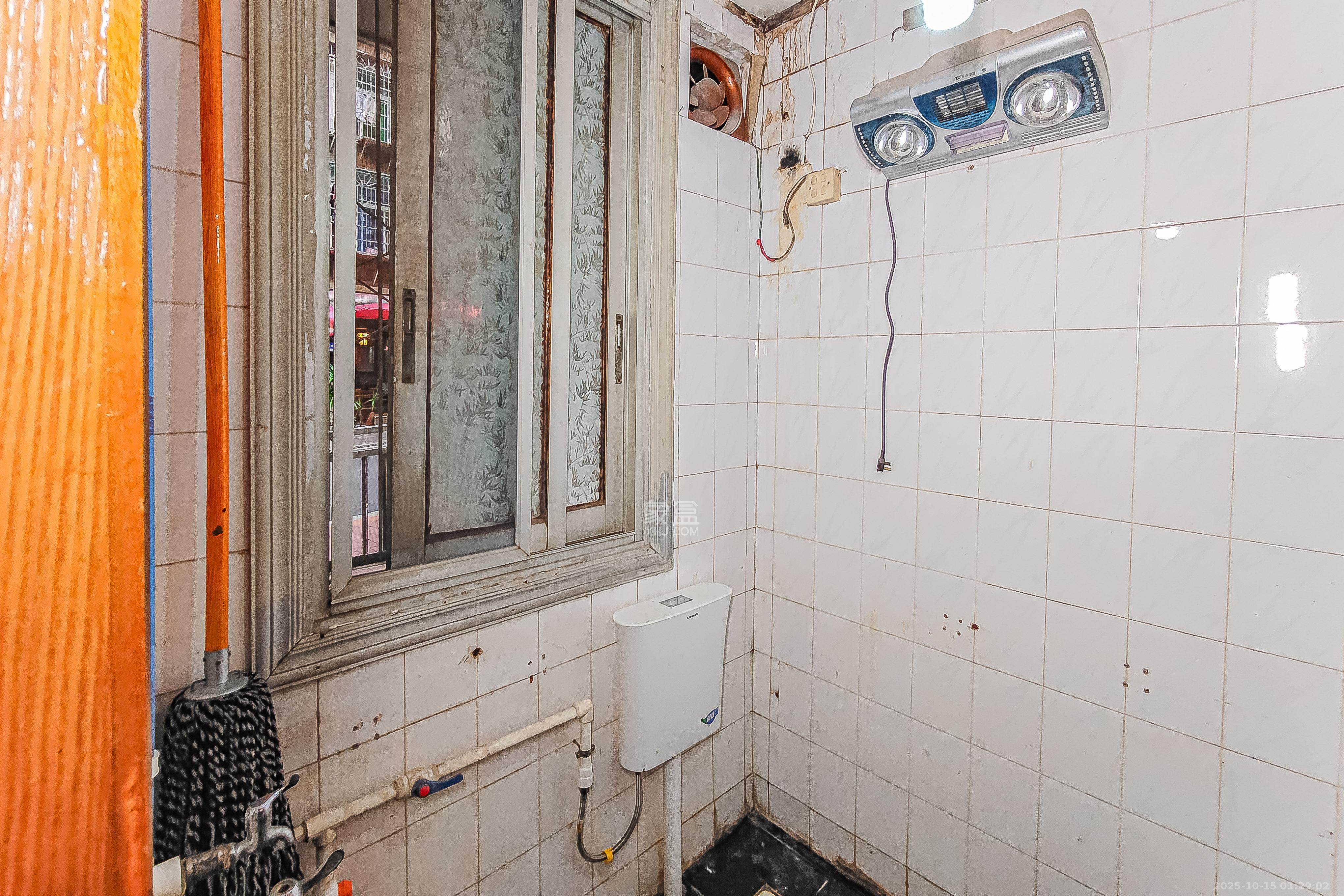 湘农桥社区 3室2厅2卫 78.0万 湘农桥社区 3室2厅2卫 78.0万卫生间