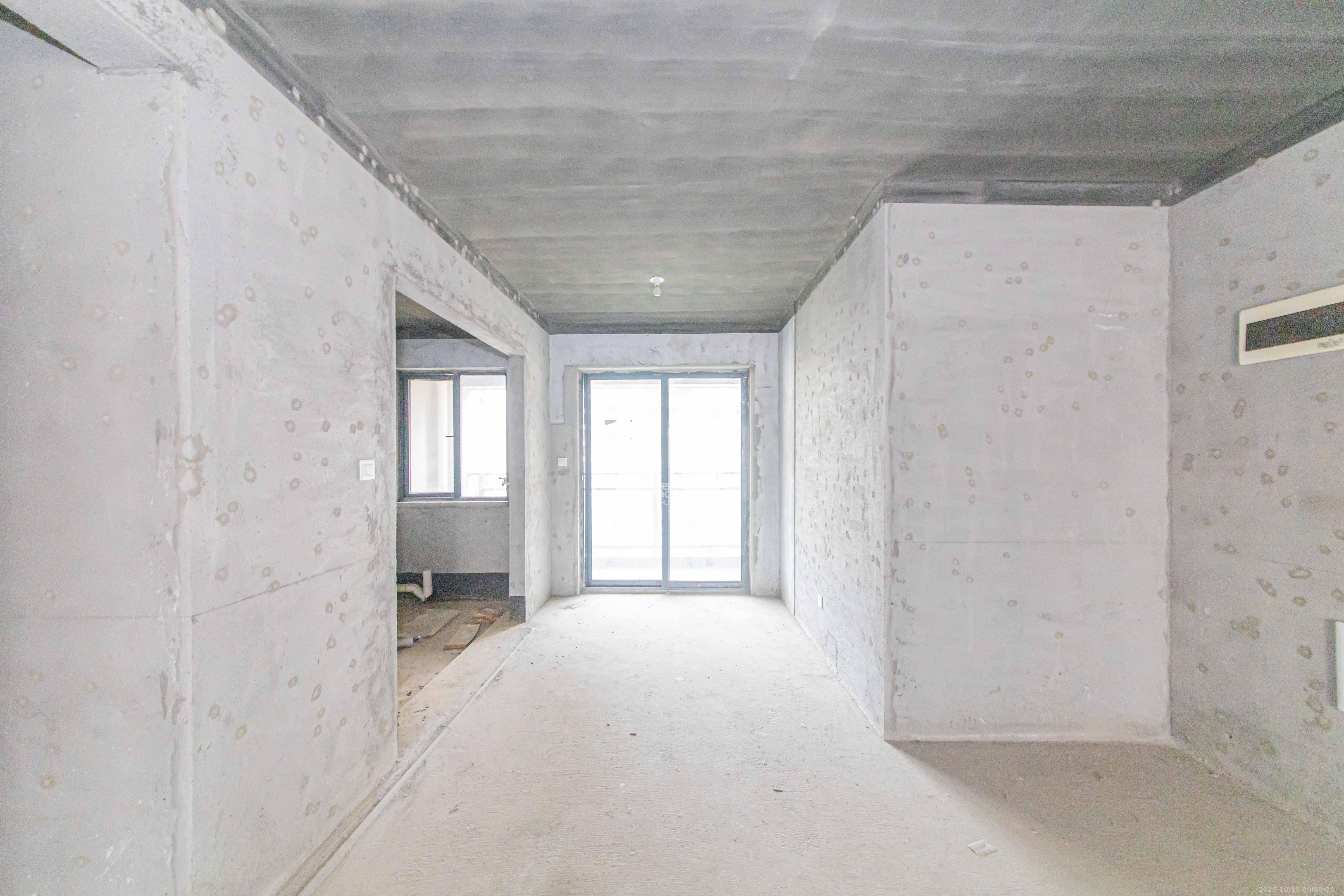 鑫远玲珑  3室2厅1卫    105.0万客厅