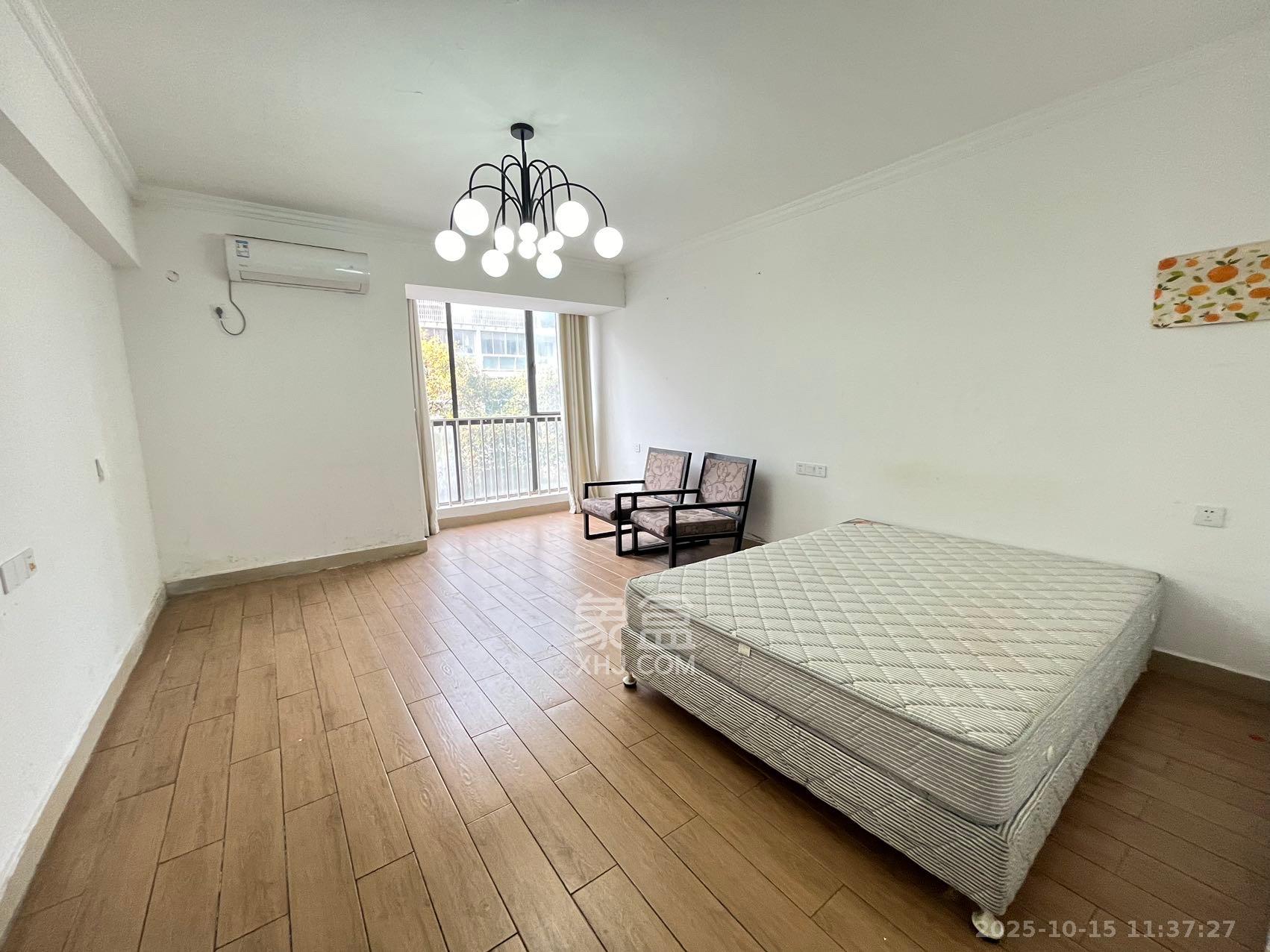 阳光100二期  1室1厅1卫    1100.0元/月